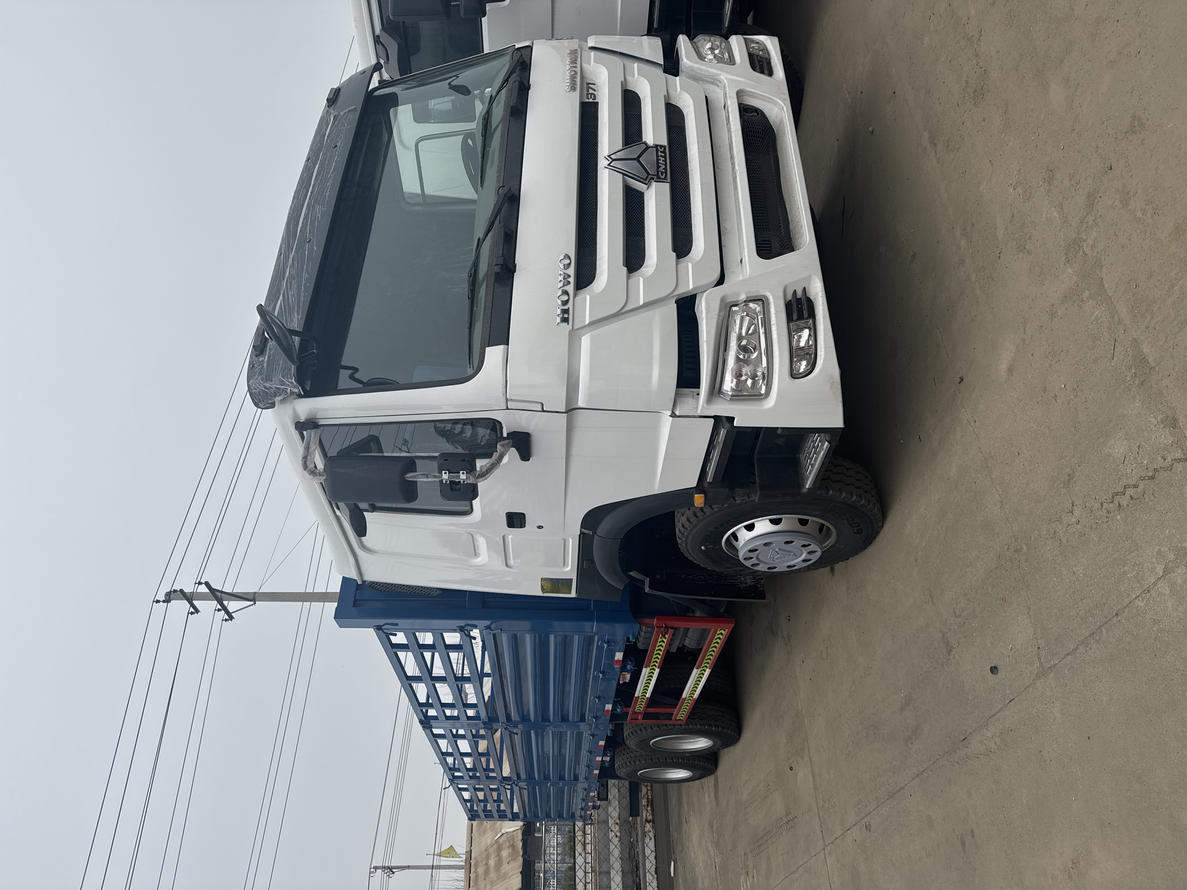 SINOTRUK HOWO 6×4 340HP Stake Fence Cargo Truck