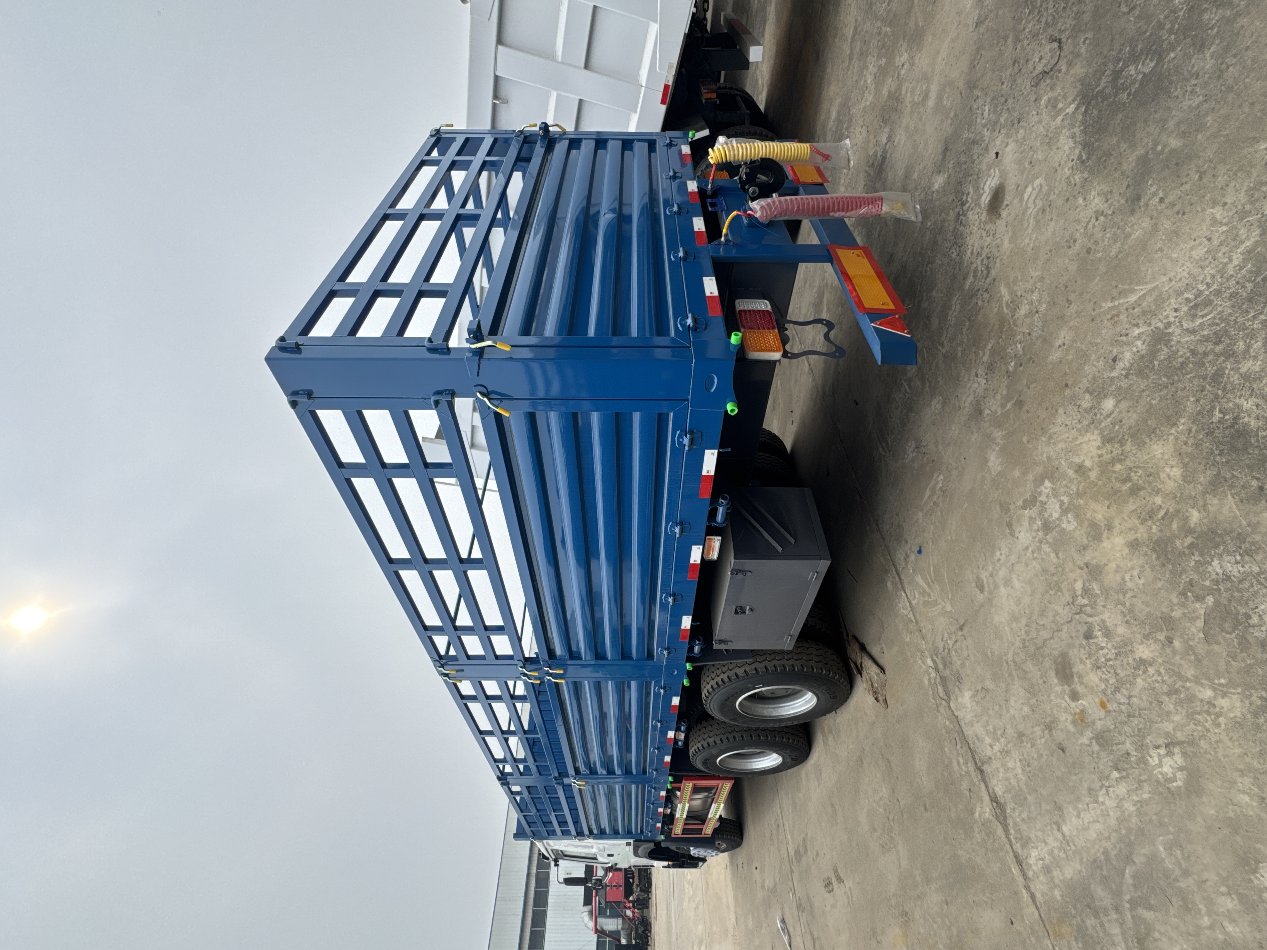 SINOTRUK HOWO 6×4 340HP Stake Fence Cargo Truck