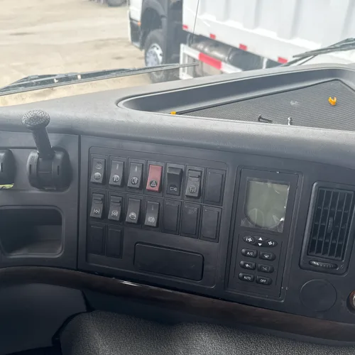SINOTRUK HOWO 6×4 340HP Stake Fence Cargo Truck