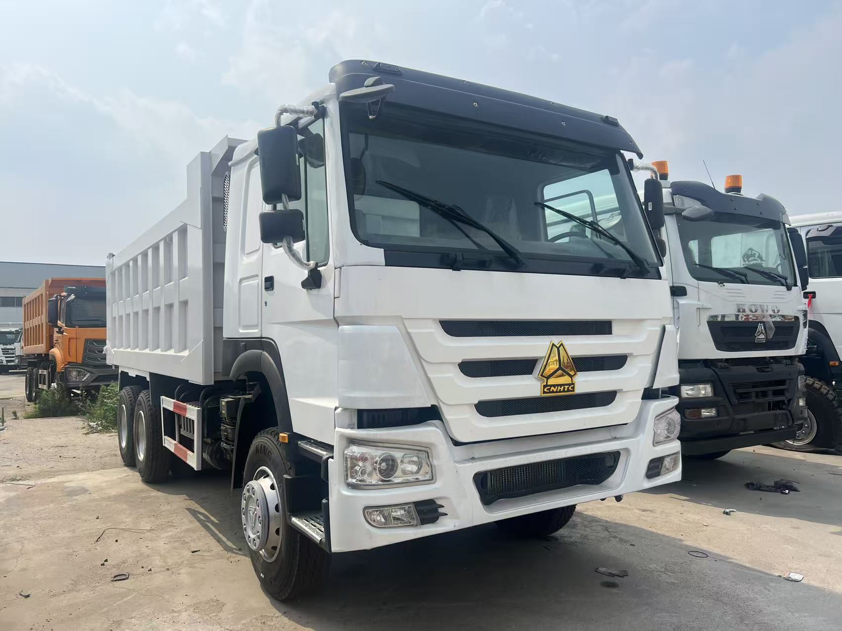 Spot Fully Refurbished Sinotruk HOWO 371 6×4 Heavy Tipper Truck 371HP Complete Vehicle With Full Inspection & Export Documents For Mine Construction Sand Ore Waste Bulk Export Shipment