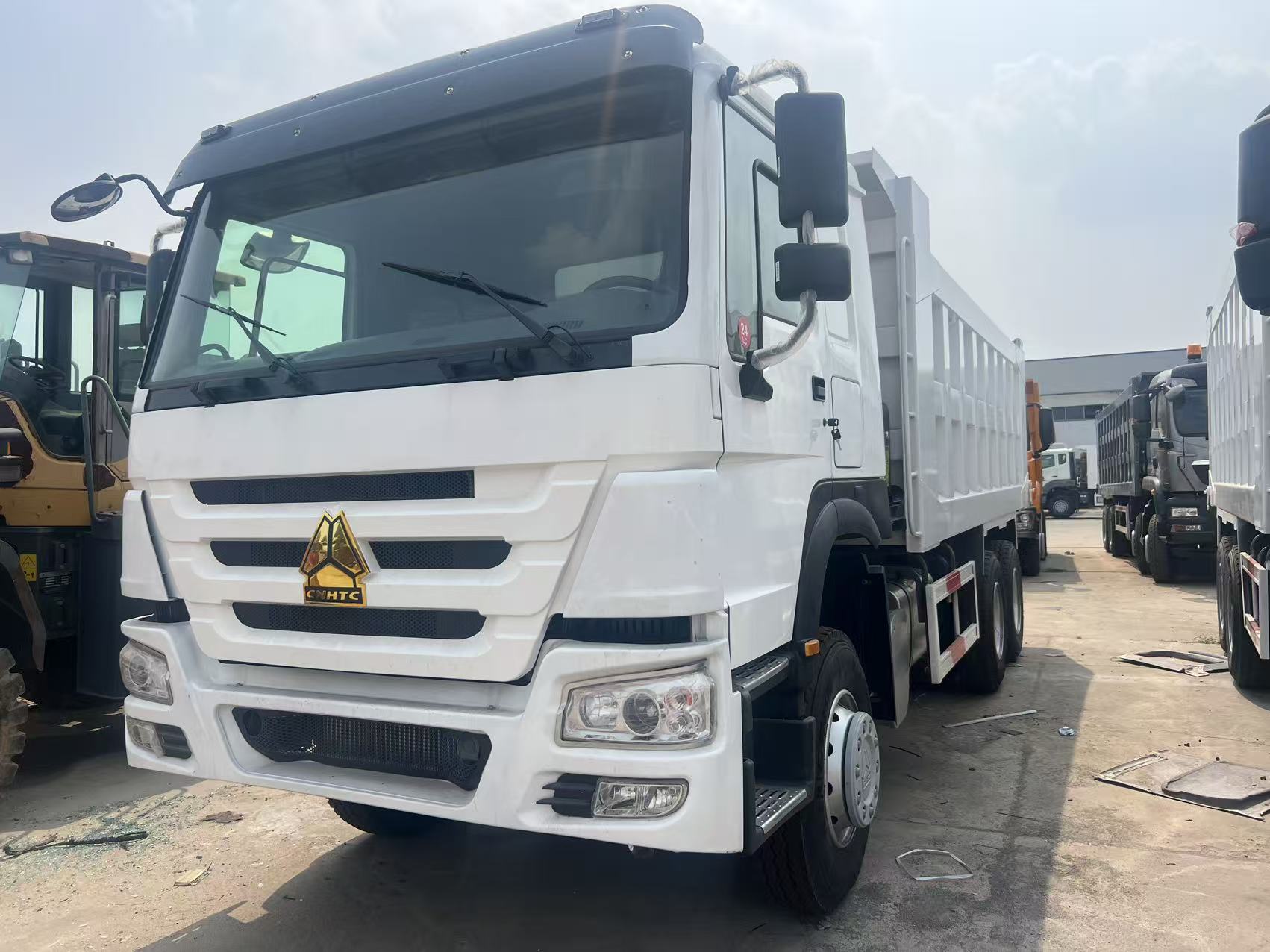 Spot Fully Refurbished Sinotruk HOWO 371 6×4 Heavy Tipper Truck 371HP Complete Vehicle With Full Inspection & Export Documents For Mine Construction Sand Ore Waste Bulk Export Shipment