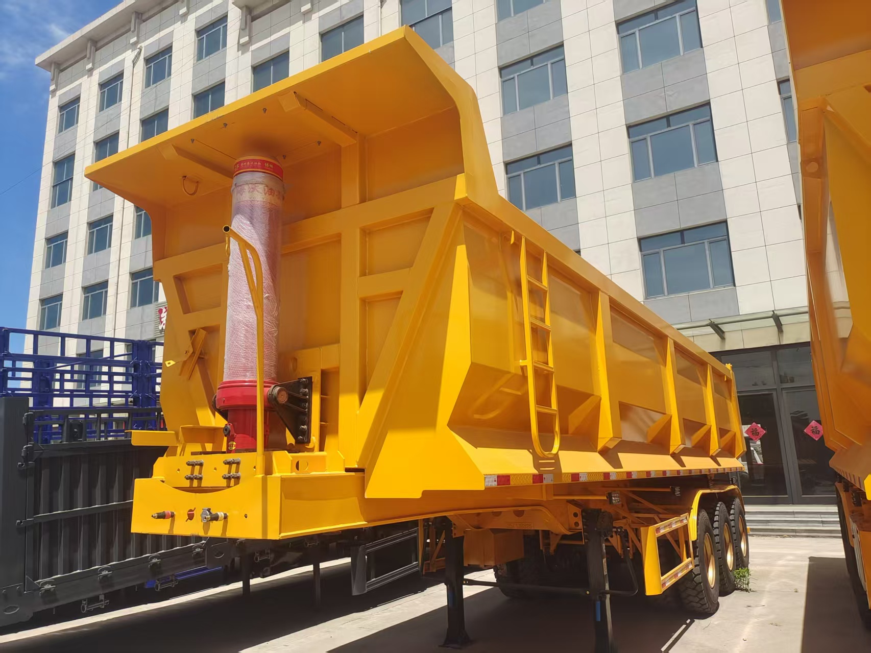 Heavy Load Rear Tipping Semi Trailer With Triple Axle Large Volume Mining Dump Trailer Wholesale Custom Capacity Dimension