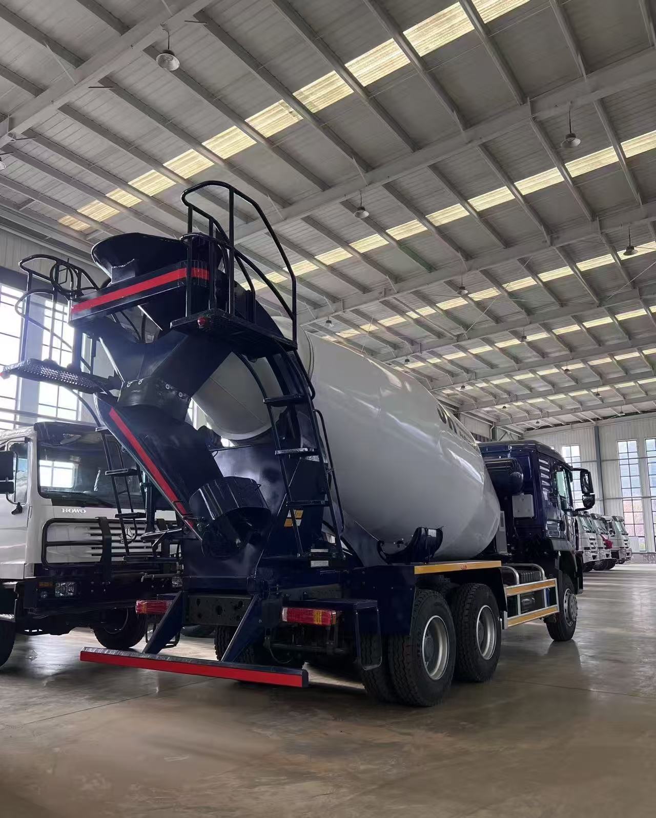 Used HOWO 6X4 Concrete Mixer Truck, 10/12 Cubic Cement Mixer Tank Truck, Second-hand Mixer Vehicle for Construction Export