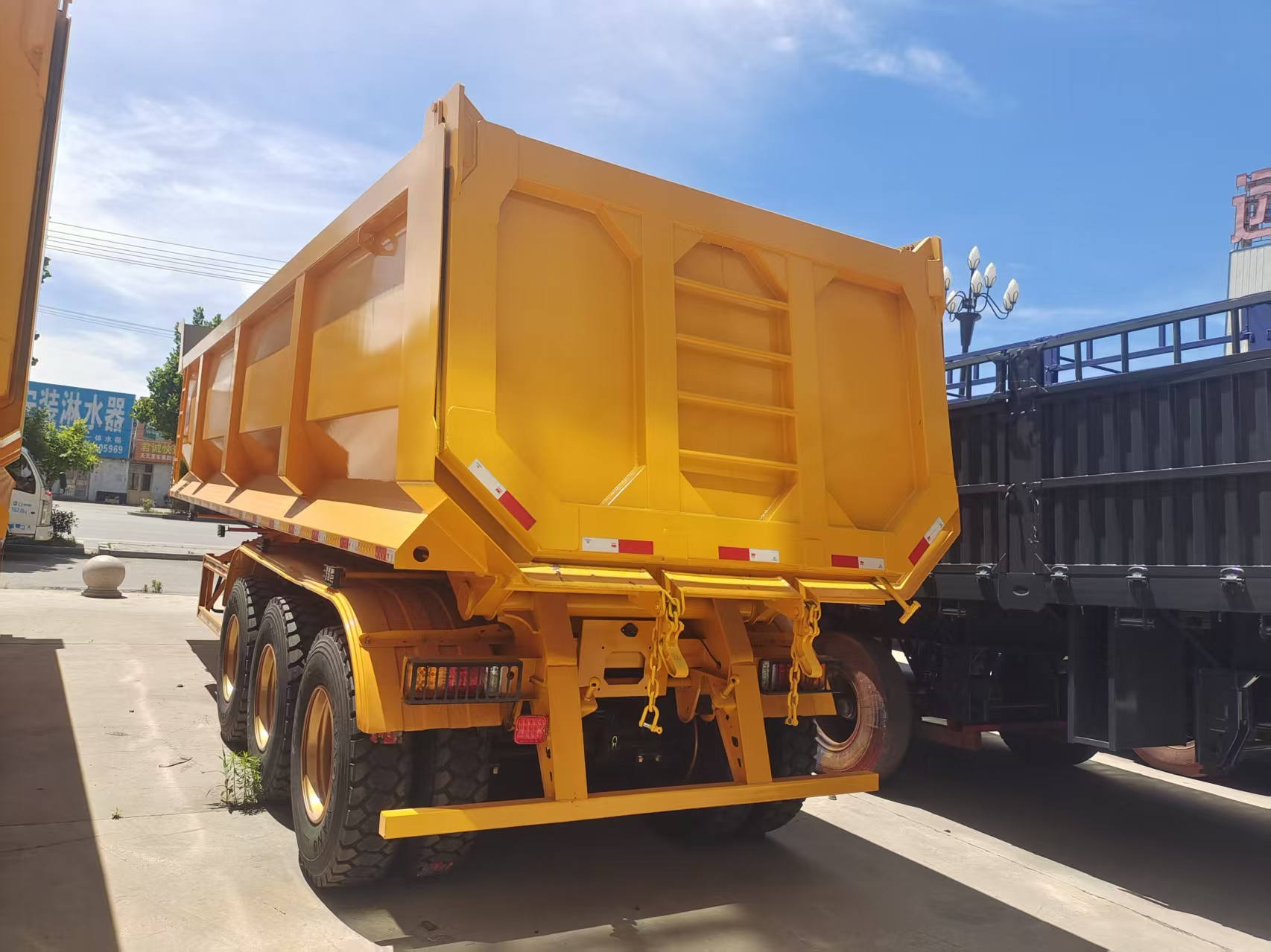 Heavy Load Rear Tipping Semi Trailer With Triple Axle Large Volume Mining Dump Trailer Wholesale Custom Capacity Dimension
