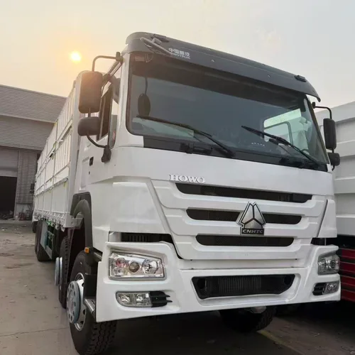 Used HOWO 8X4 Stake Cargo Truck, 12-wheel High Fence Livestock Truck, Second-hand Cargo Lorry for Agricultural Goods Export