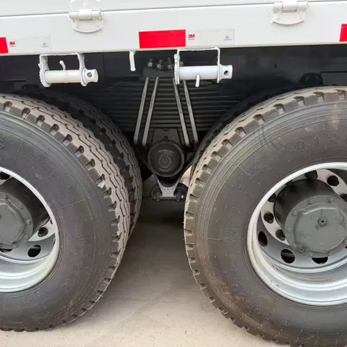 Used HOWO 8X4 Stake Cargo Truck, 12-wheel High Fence Livestock Truck, Second-hand Cargo Lorry for Agricultural Goods Export