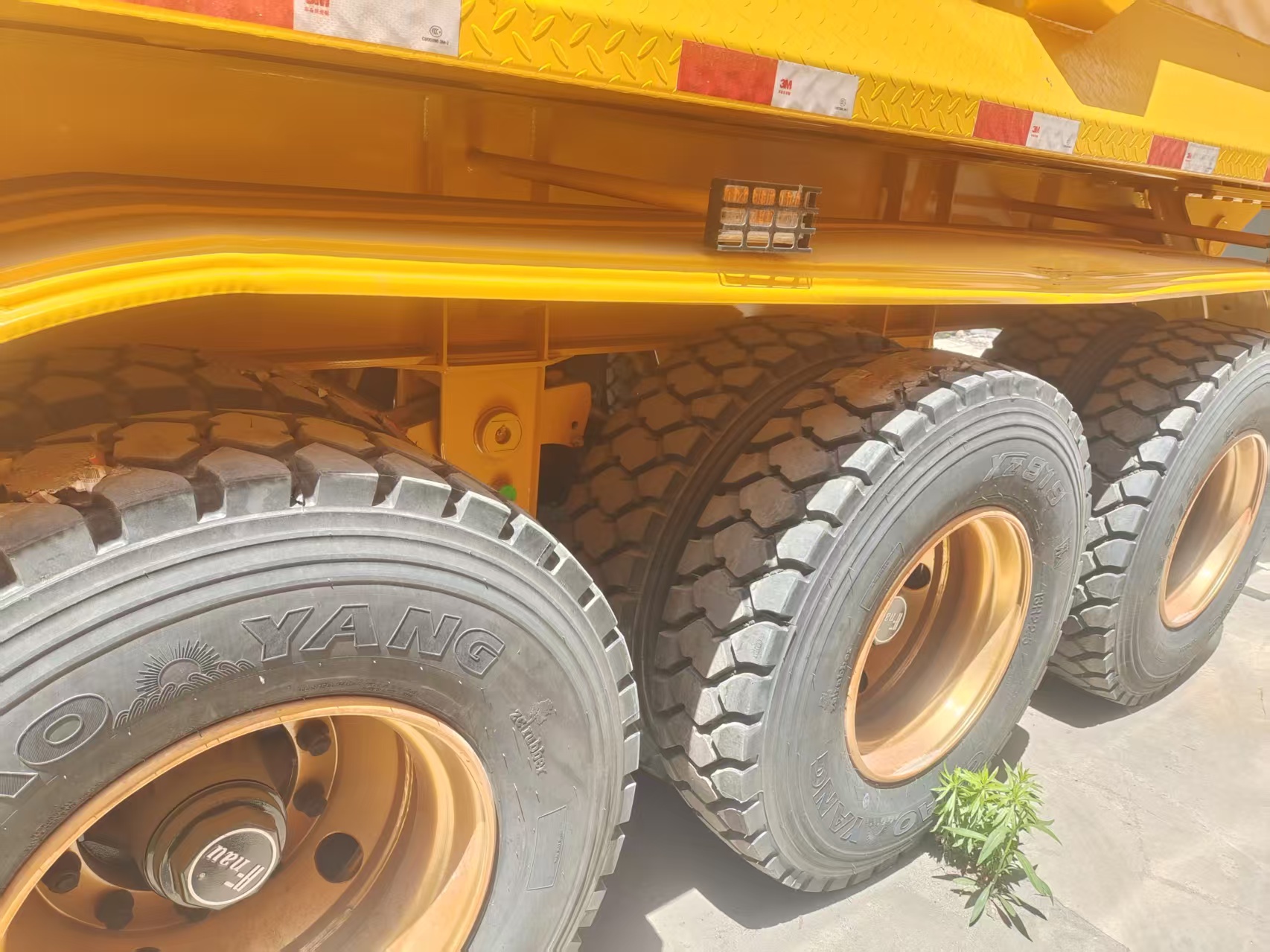 Heavy Load Rear Tipping Semi Trailer With Triple Axle Large Volume Mining Dump Trailer Wholesale Custom Capacity Dimension