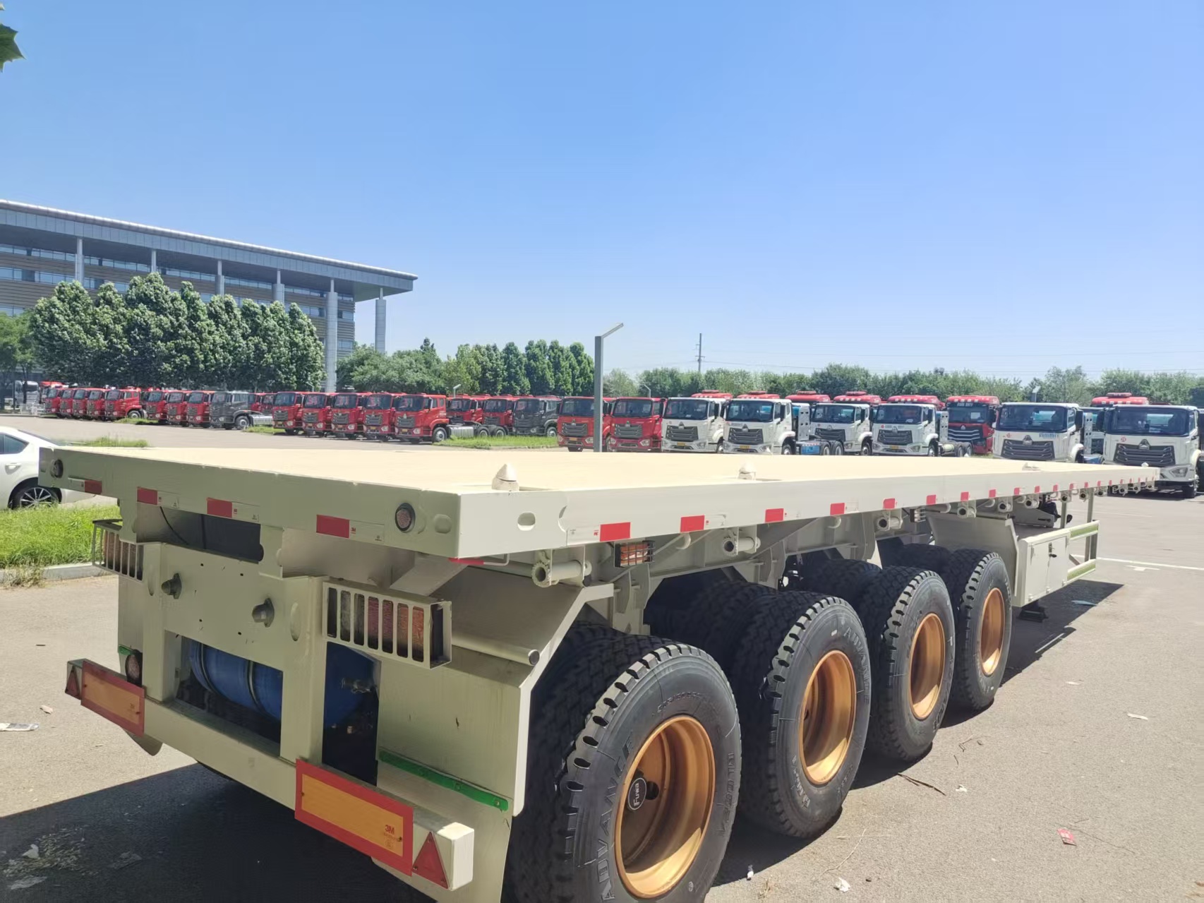 Brand New 3 Axle Flatbed Semi Trailer Heavy Duty Container Steel Machinery Transport Flat Semi-Trailer Custom Dimension For Africa Southeast Asia Logistics Export