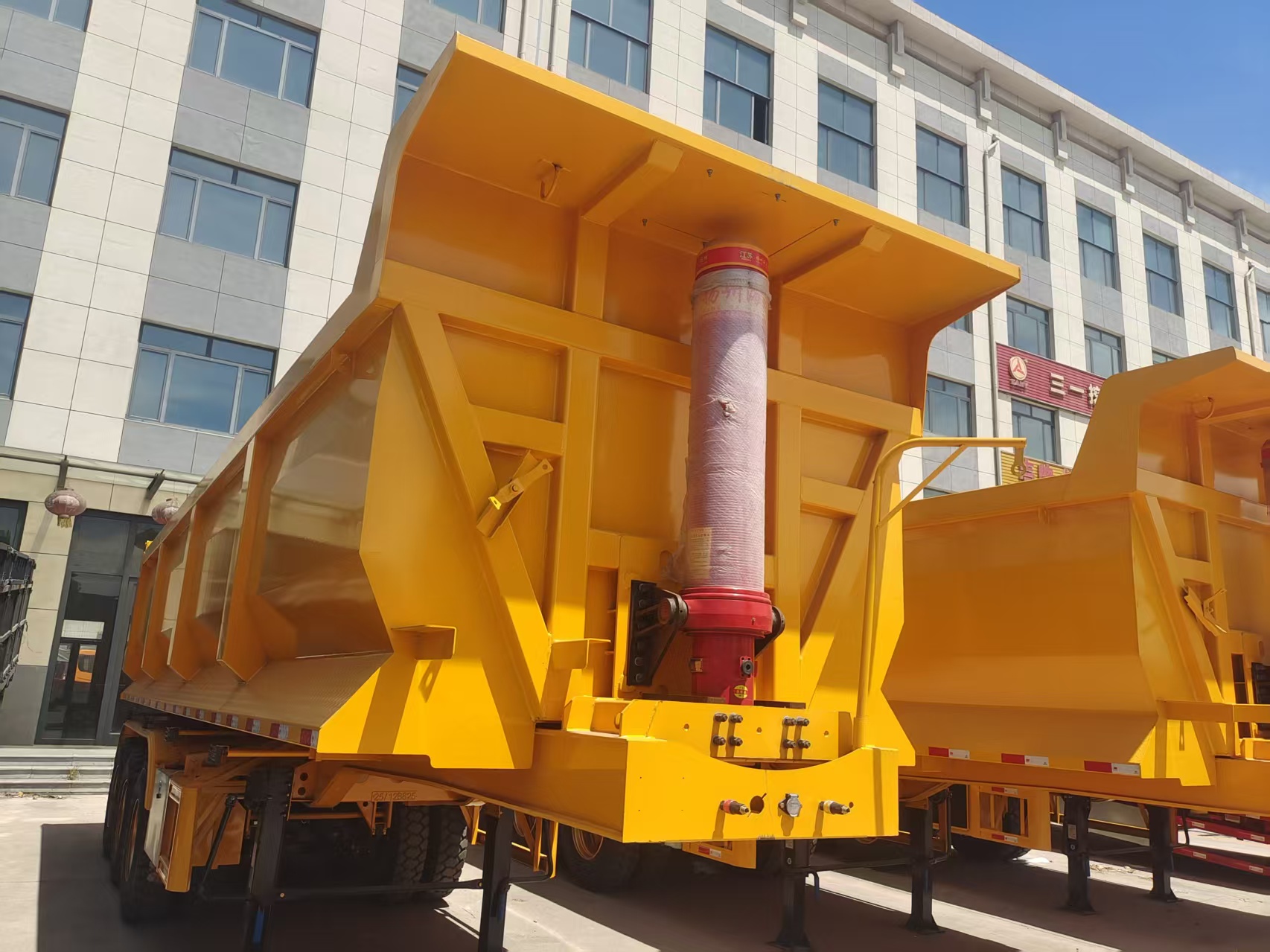 Heavy Load Rear Tipping Semi Trailer With Triple Axle Large Volume Mining Dump Trailer Wholesale Custom Capacity Dimension