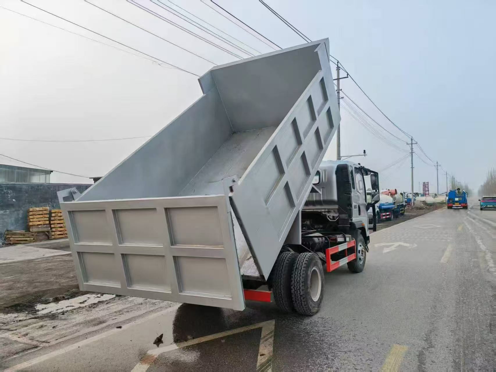 Used HOWO 4X2 Light Dump Tipper Truck, 4.2m Small Dumper for Construction Sand Short Haul Export
