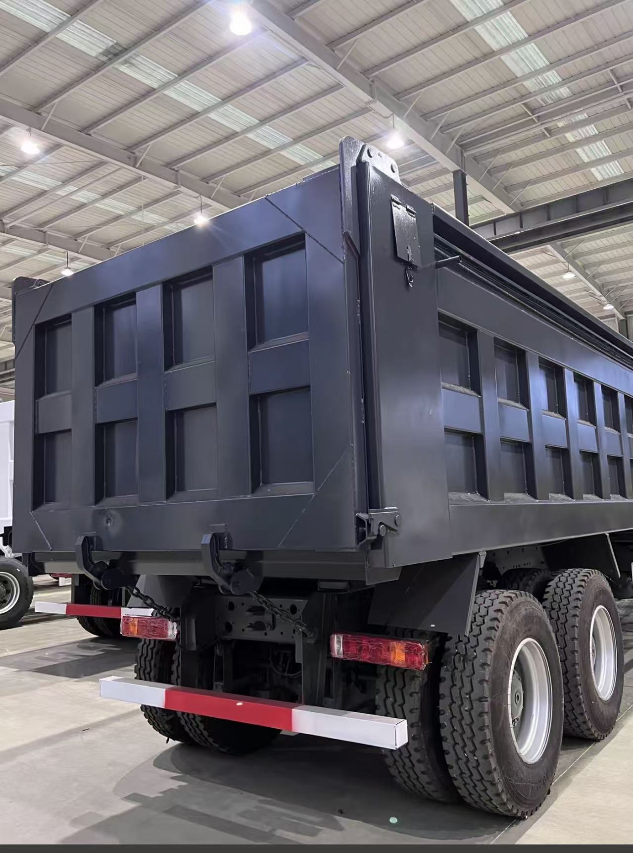 High Condition Brand New Remanufactured HOWO 371 Rear 8 Wheel Mining Tipper Truck 371HP Heavy Dual Rear Axle For Overseas Mine Earthwork Waste Transport Spot Bulk Shipment To Africa Asia