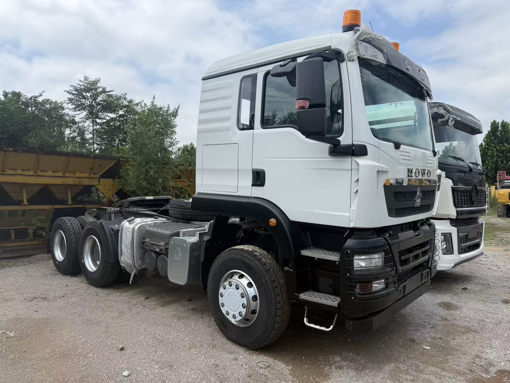 Cross-border Supply Remanufactured HOWO TX 6×4 Truck Tractor Euro II Mechanical Pump Without Aftertreatment Easy Maintenance 430HP Weichai Power Heavy Rear Axle Long Distance Freight Tractor For Africa Central Asia Wholesale Supply
