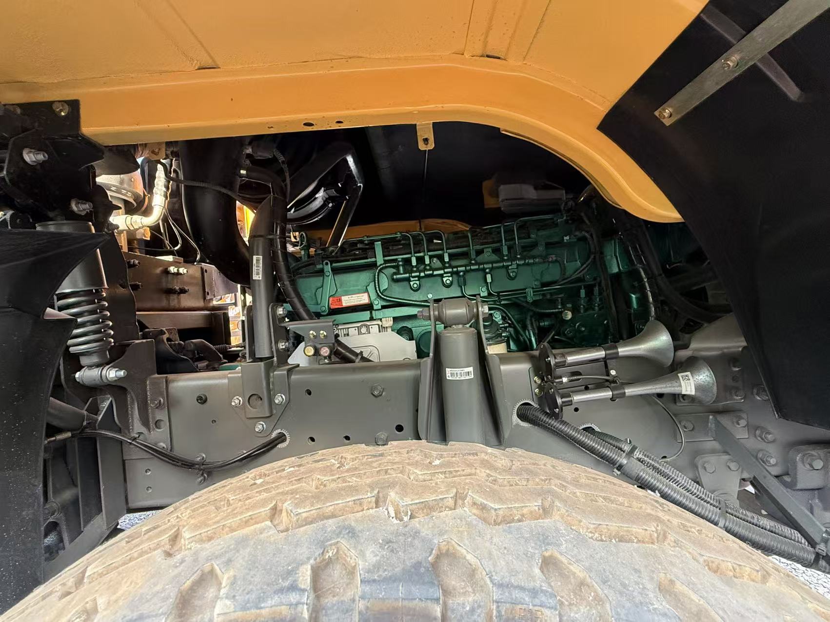 Brand New Sinotruk Howo 6X4 Dump Truck 380HP 12.5 Ton Payload Tipper Truck Export Price 19110-23520 USD