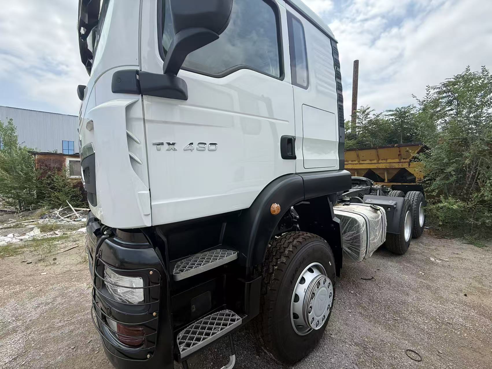Cross-border Supply Remanufactured HOWO TX 6×4 Truck Tractor Euro II Mechanical Pump Without Aftertreatment Easy Maintenance 430HP Weichai Power Heavy Rear Axle Long Distance Freight Tractor For Africa Central Asia Wholesale Supply