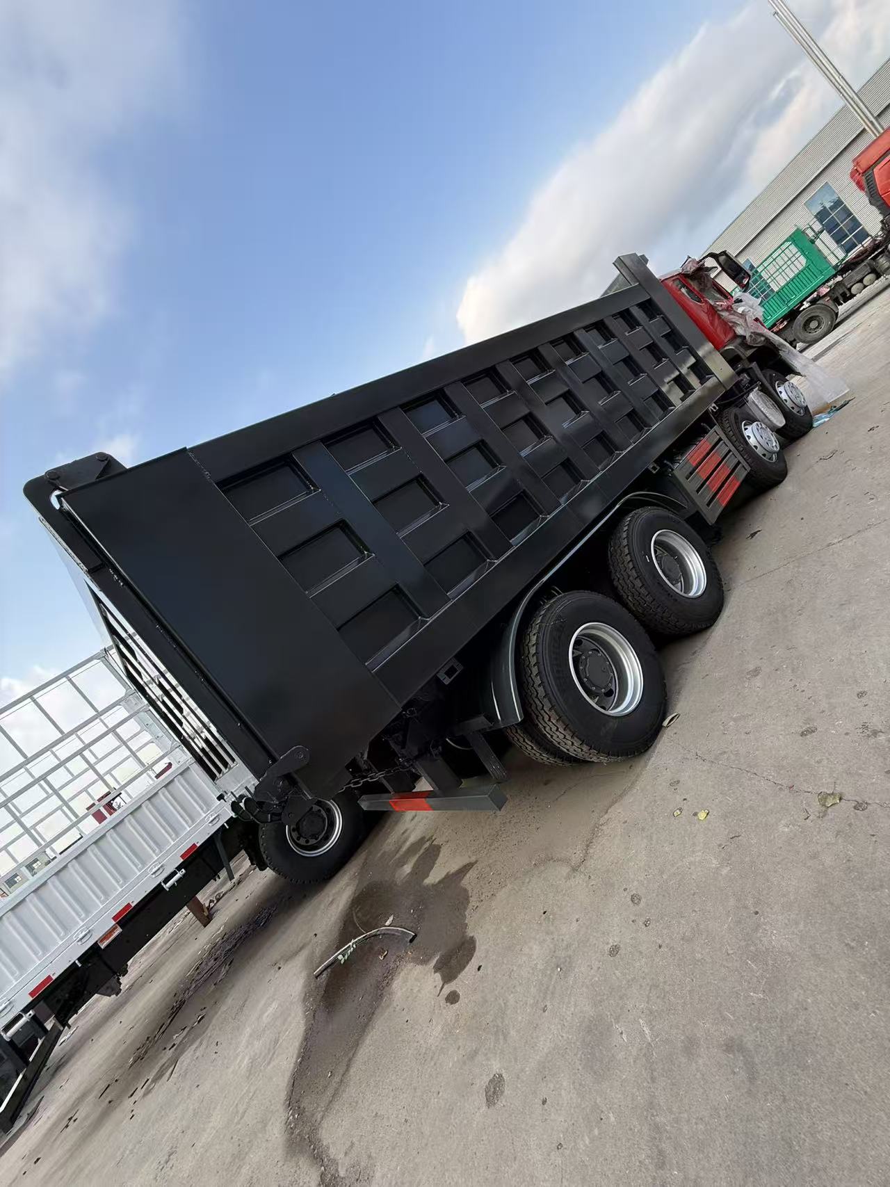 Refurbished Sinotruk Howo 6X4 Dump Truck 380HP Customized Tipper Truck For Global Export