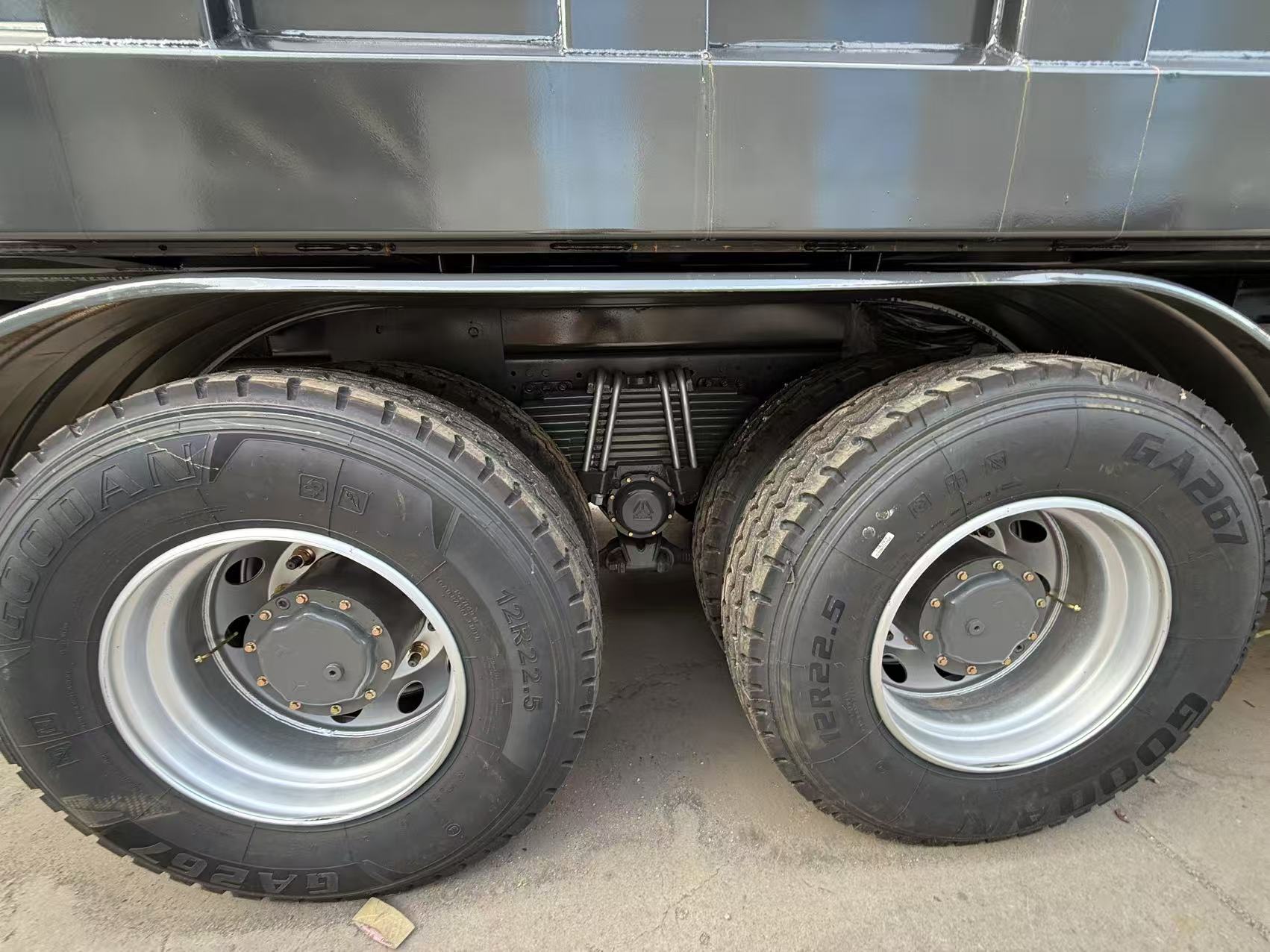 Refurbished Sinotruk Howo 6X4 Dump Truck 380HP Customized Tipper Truck For Global Export