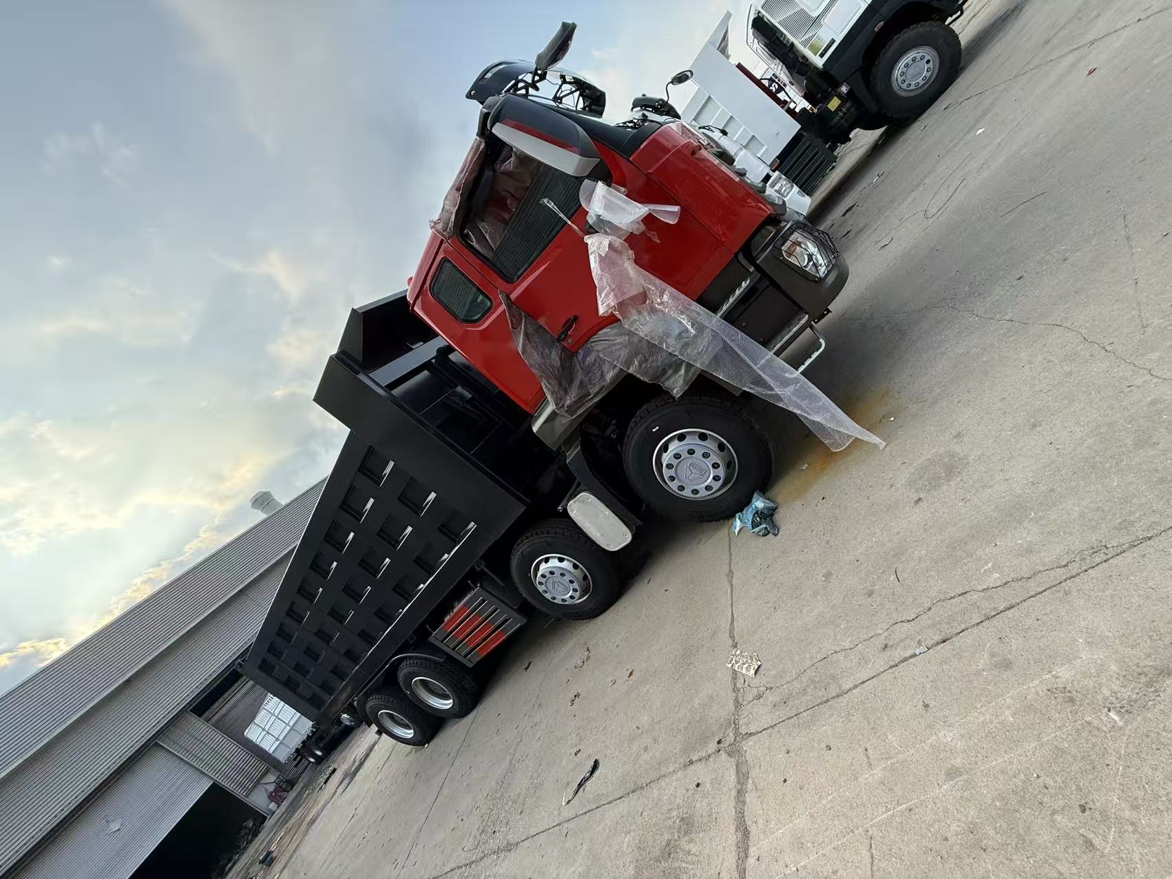 Refurbished Sinotruk Howo 6X4 Dump Truck 380HP Customized Tipper Truck For Global Export