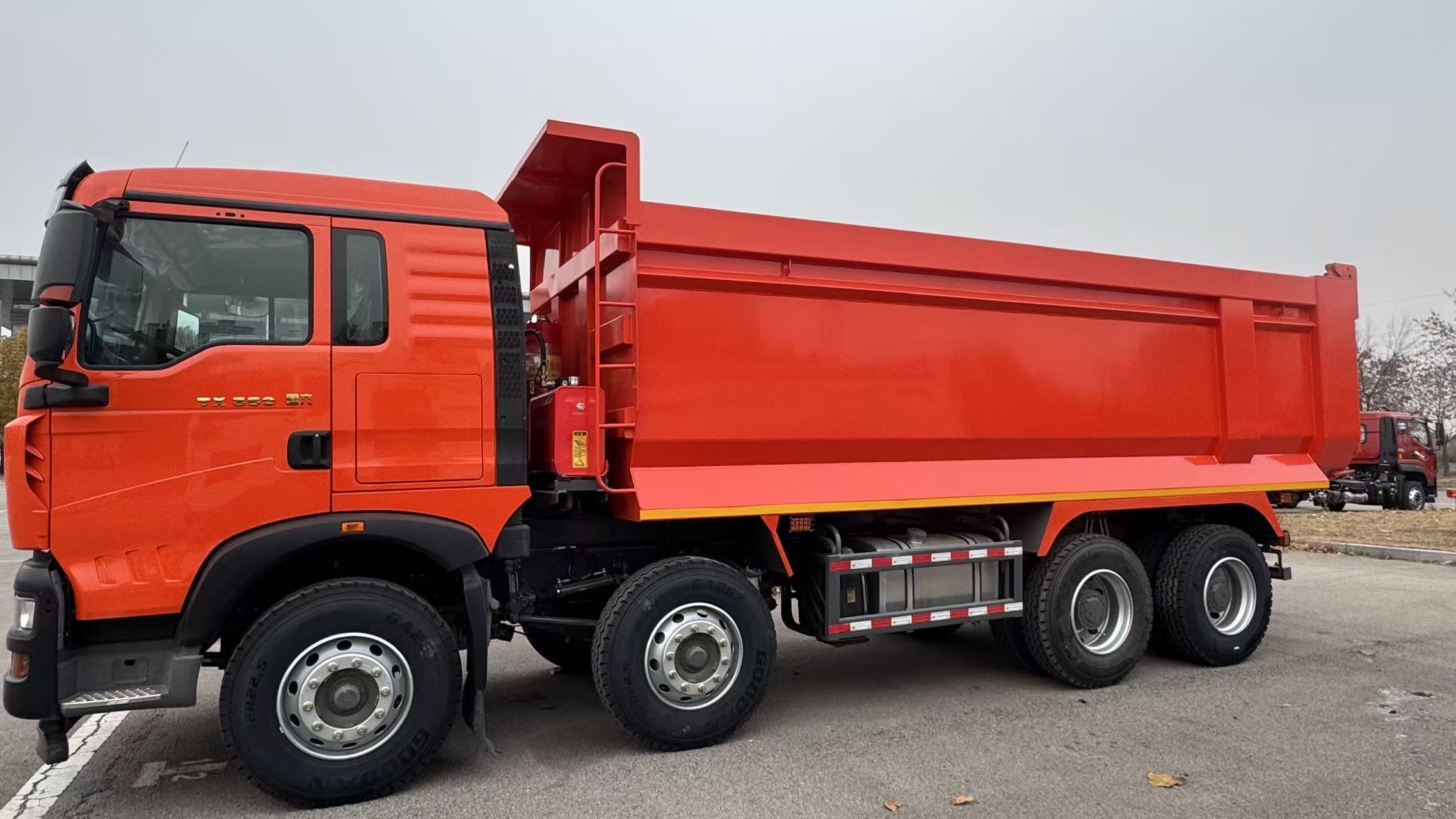 SINOTRUK HOWO TX 8×4 Tipper Dump Truck