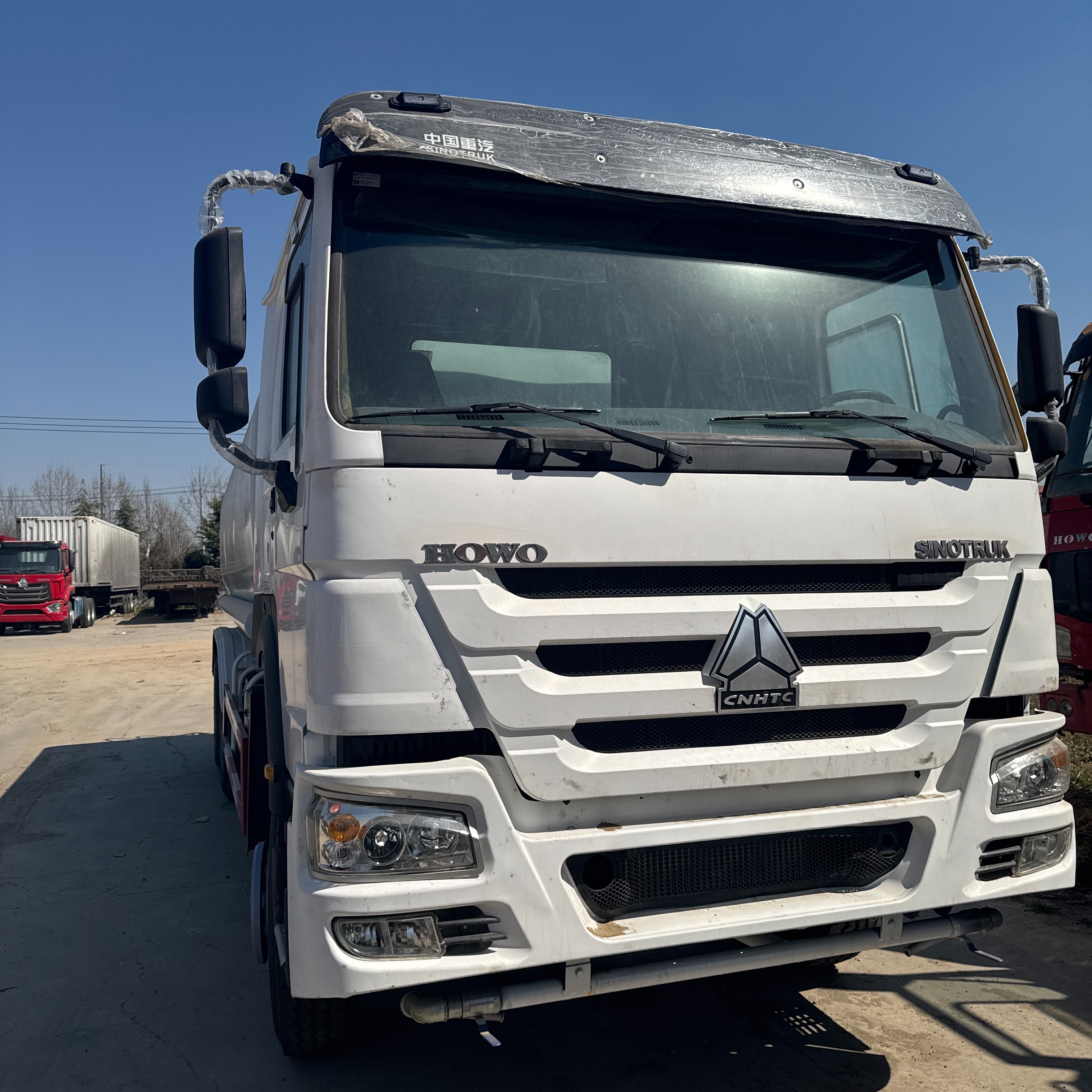 SINOTRUK HOWO 6×4 20000L Water Tank Truck