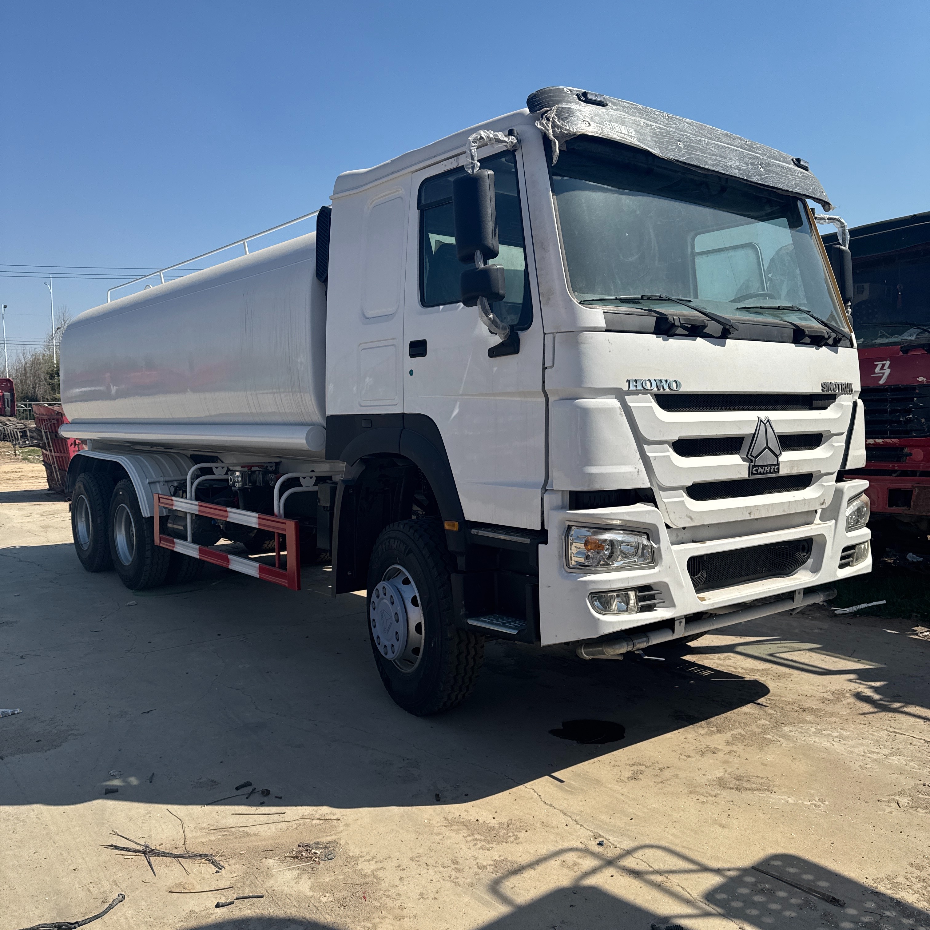 SINOTRUK HOWO 6×4 20000L Water Tank Truck
