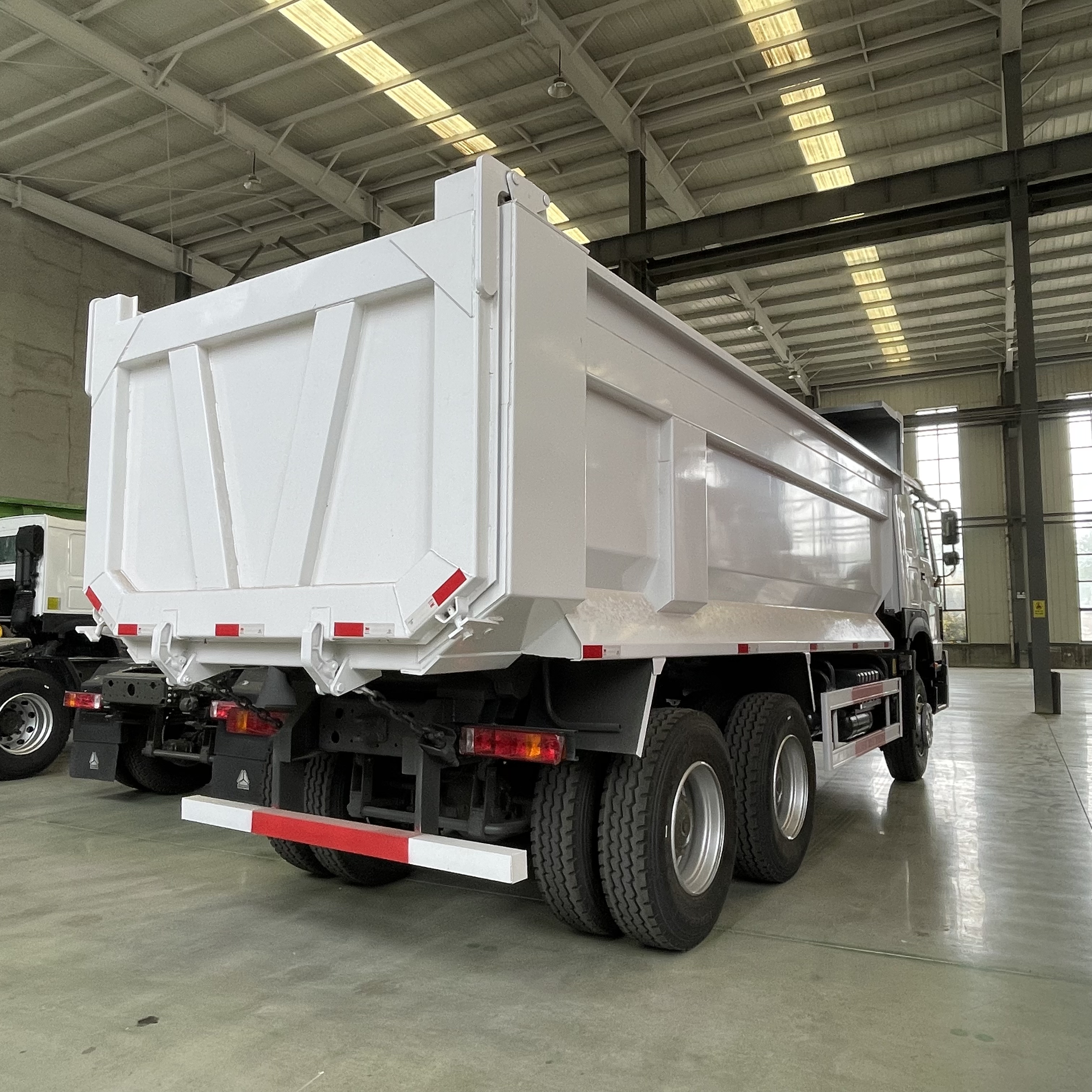 SINOTRUK HOWO 6×4 371HP Dump Tipper Truck