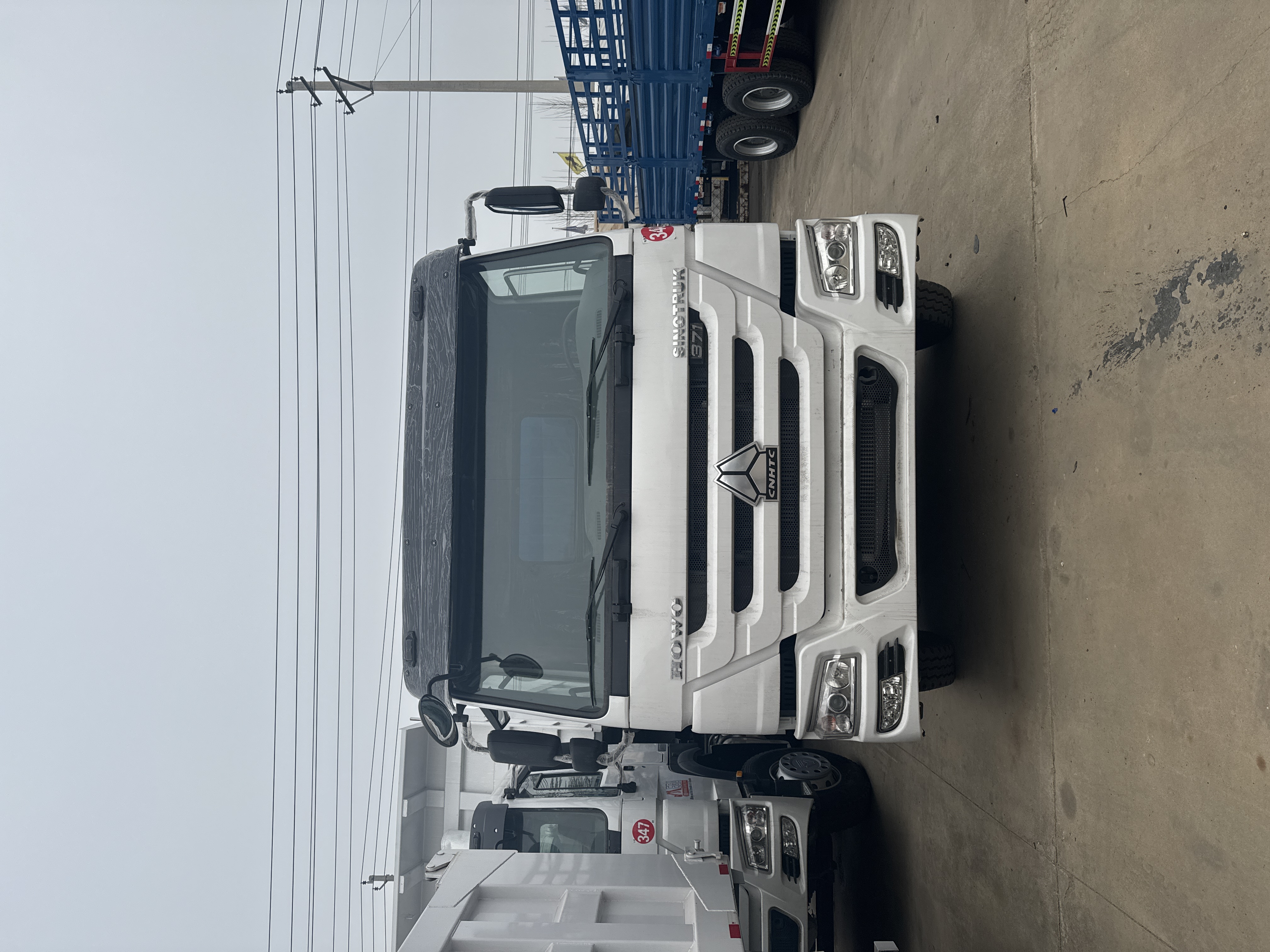 SINOTRUK HOWO 6×4 Stake Cargo Truck