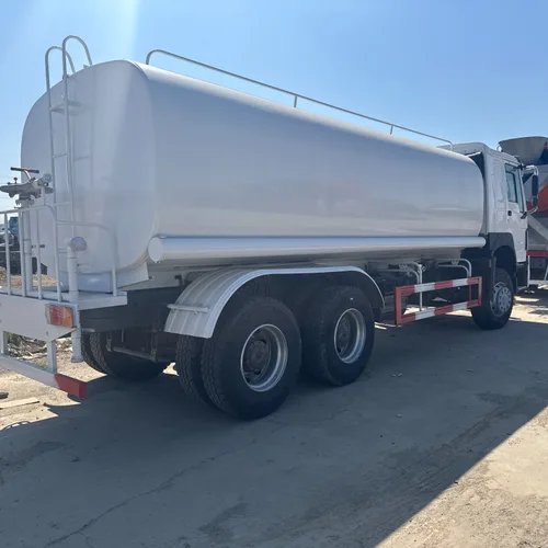 SINOTRUK HOWO 6×4 20000L Water Tank Truck
