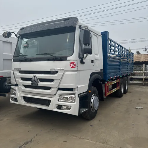 SINOTRUK HOWO 6×4 Stake Cargo Truck