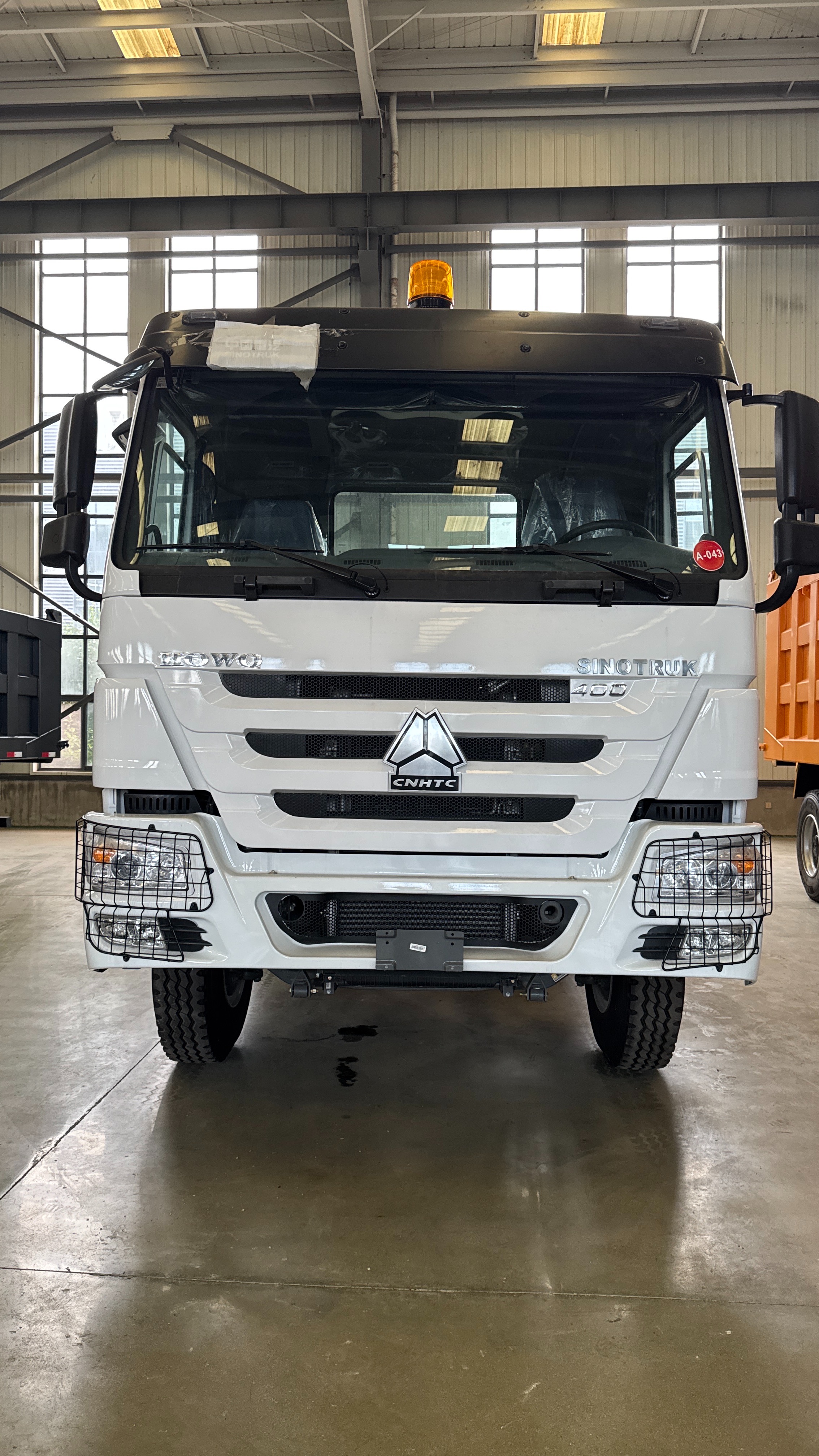 SINOTRUK HOWO 6×4 400HP Special Engineering Chassis