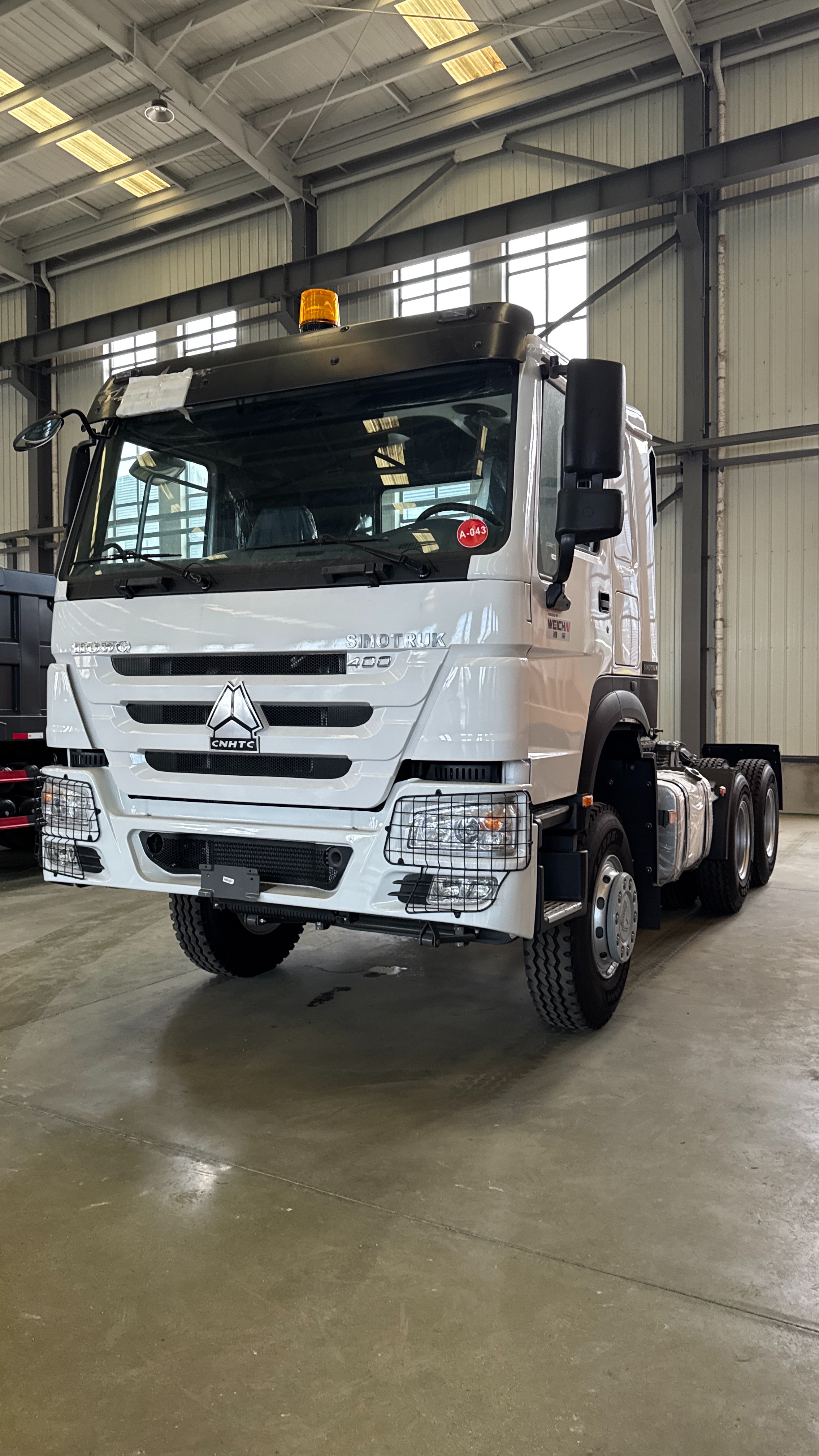 SINOTRUK HOWO 6×4 400HP Special Engineering Chassis