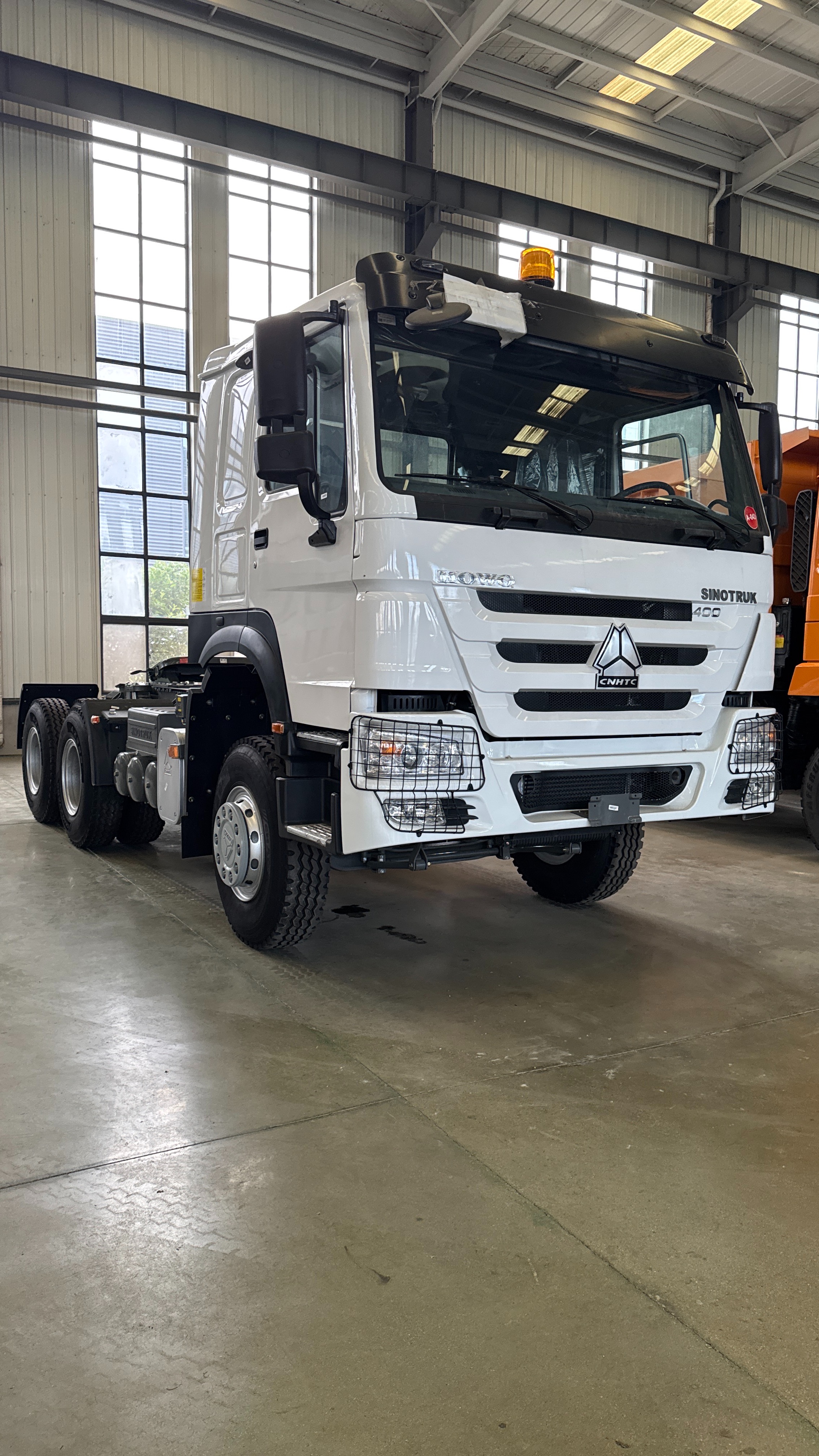 SINOTRUK HOWO 6×4 400HP Special Engineering Chassis