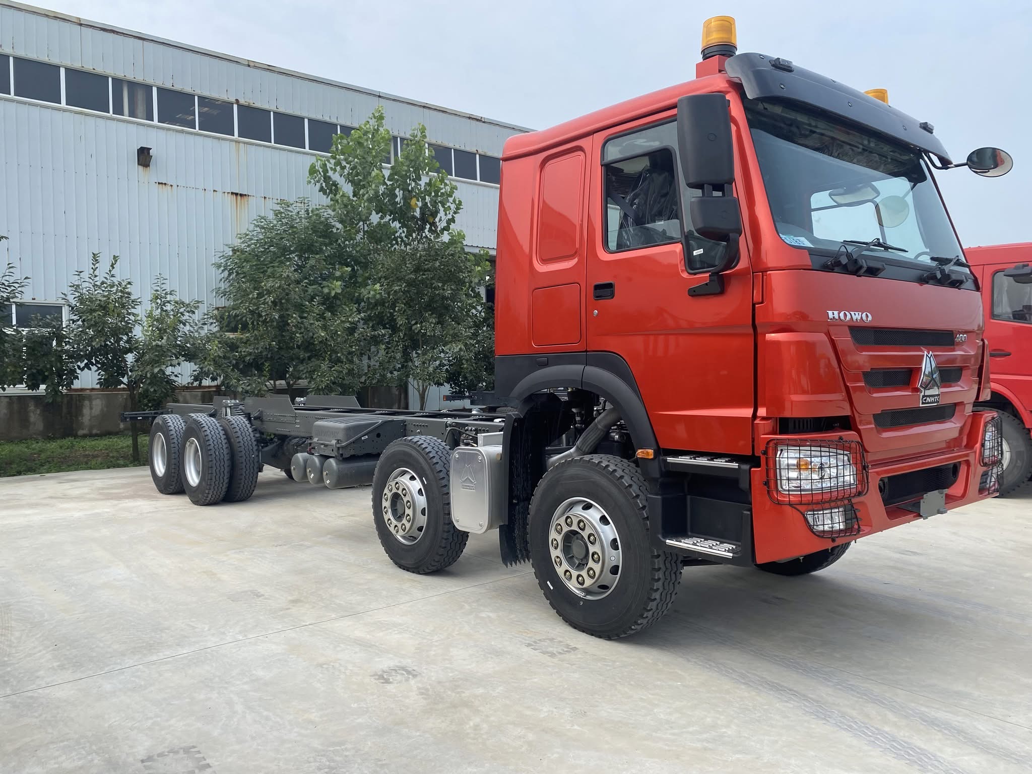 SINOTRUK HOWO 8×4 Special Engineering Chassis 420HP
