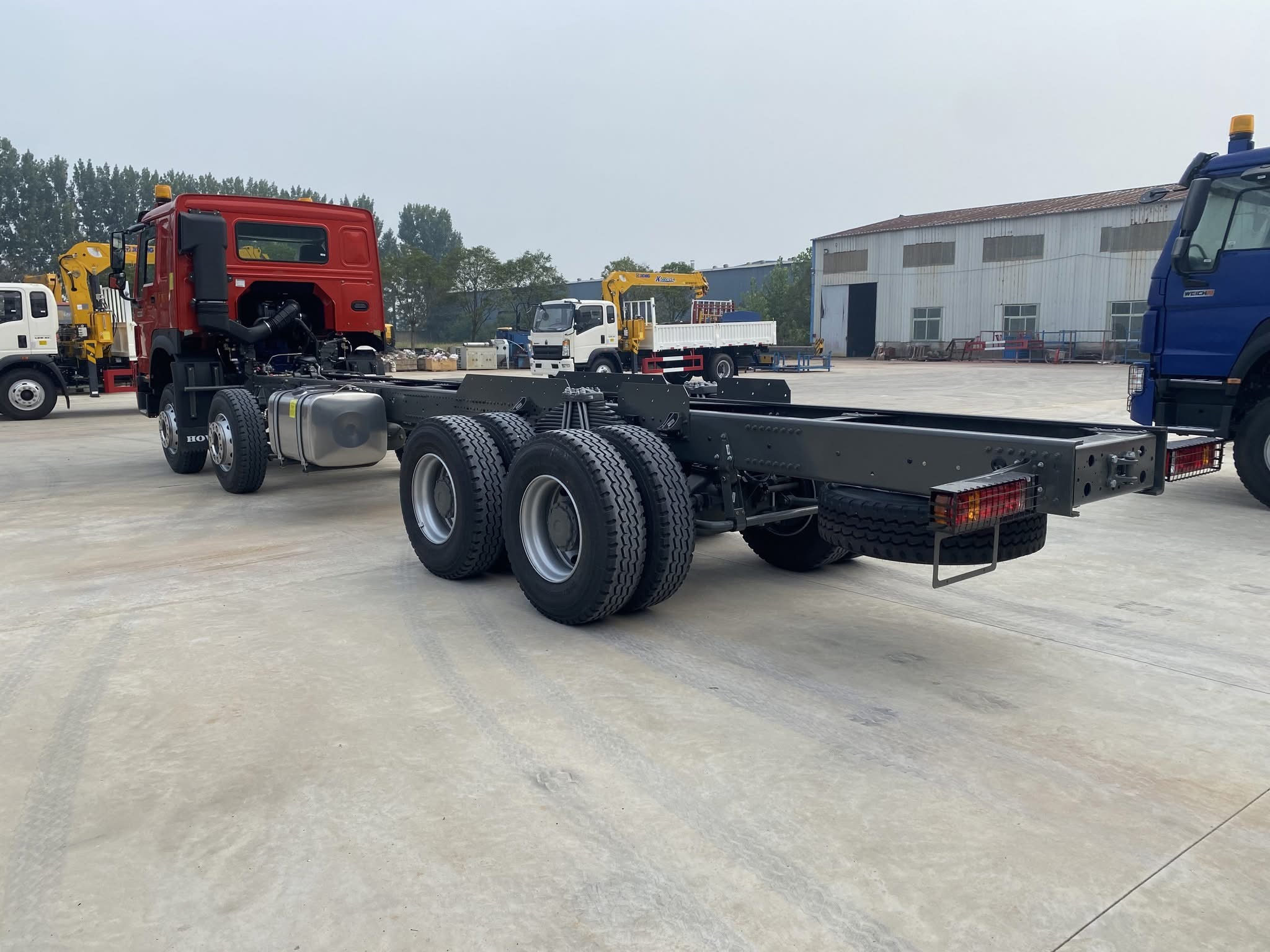 SINOTRUK HOWO 8×4 Special Engineering Chassis 420HP