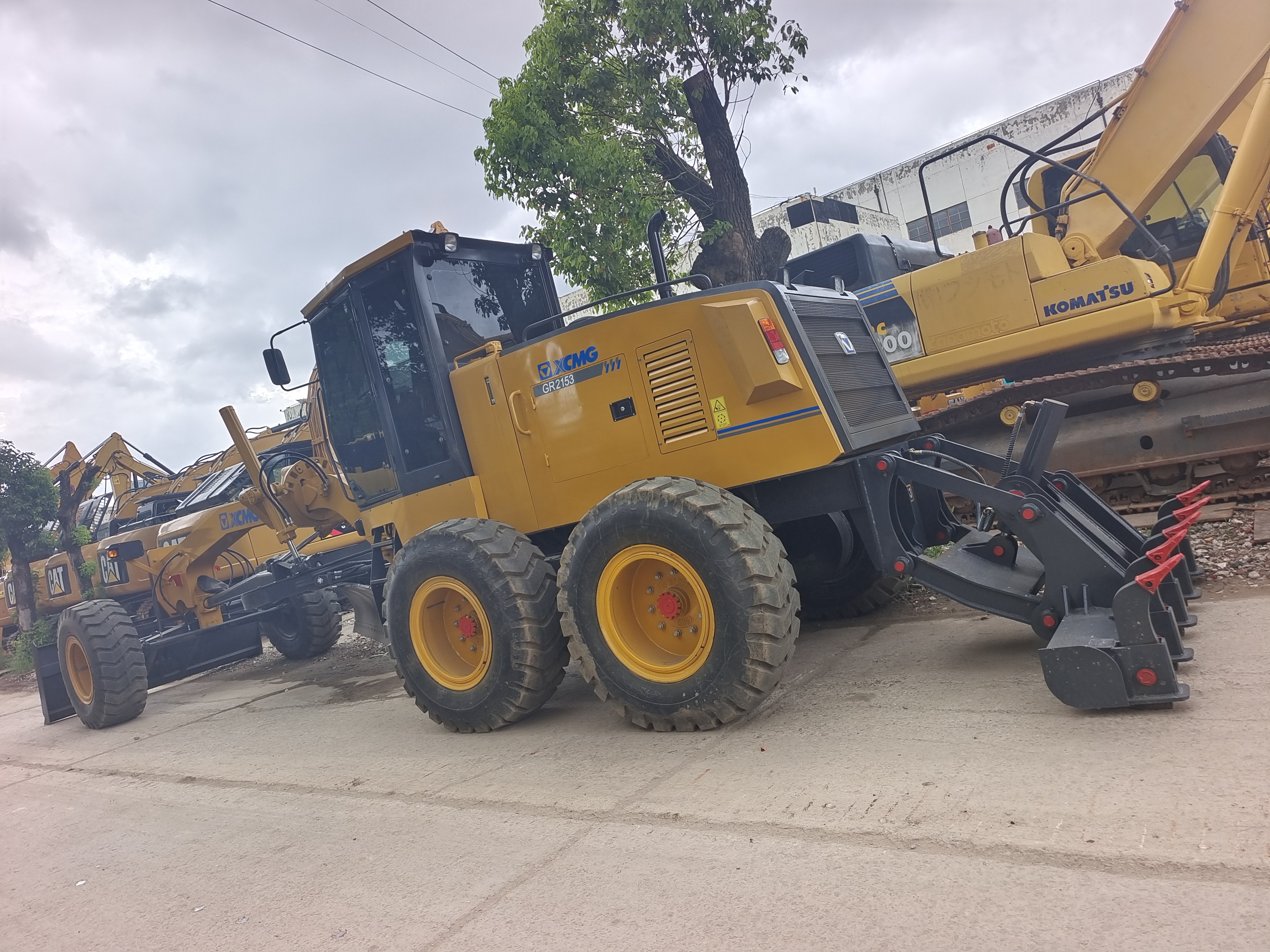 XCMG Brand Used 220HP Gr2153 Motor Graders Equipment China Tractor Road Wheel Motor Grader Price for Sale