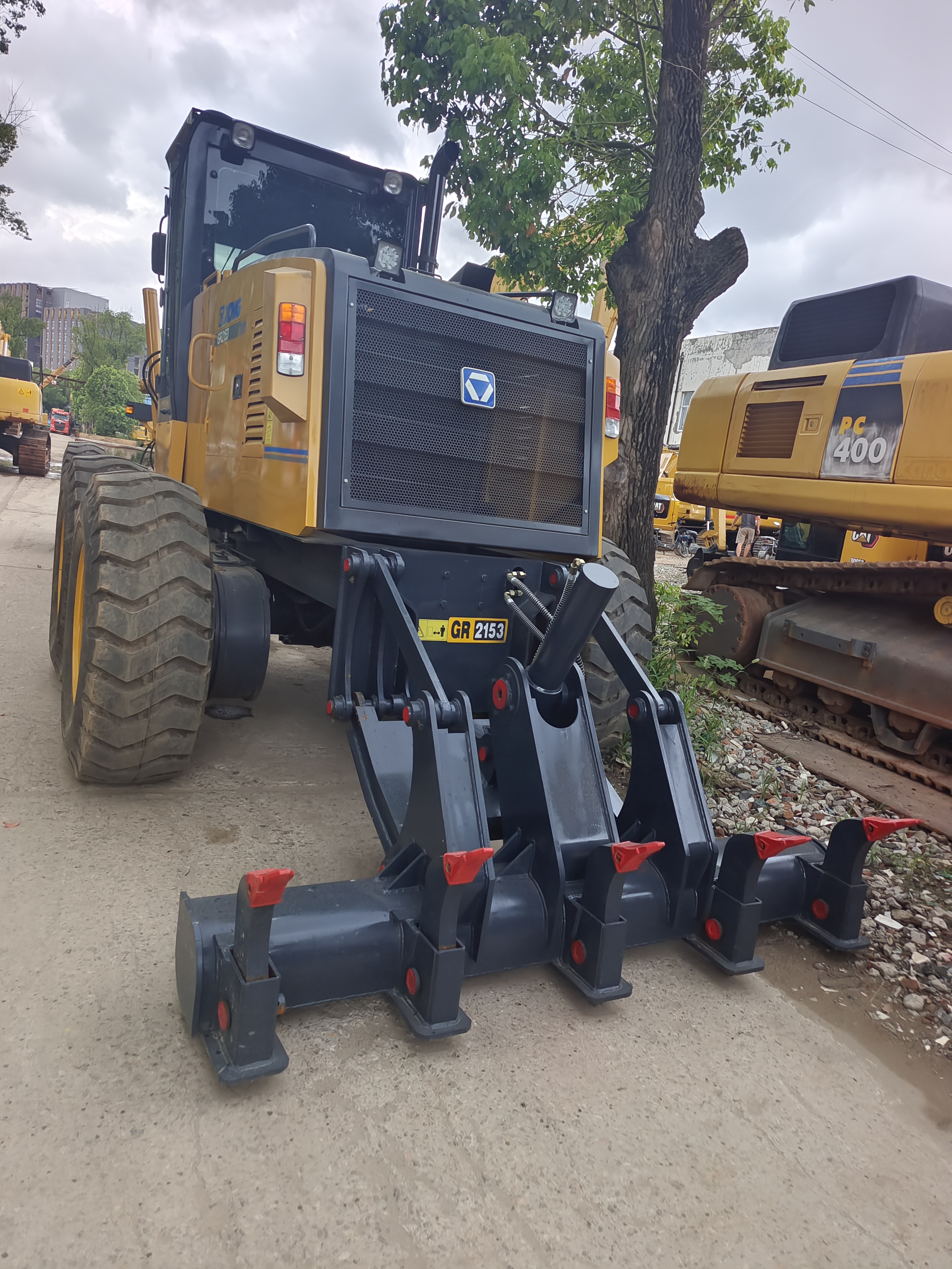 XCMG Brand Used 220HP Gr2153 Motor Graders Equipment China Tractor Road Wheel Motor Grader Price for Sale