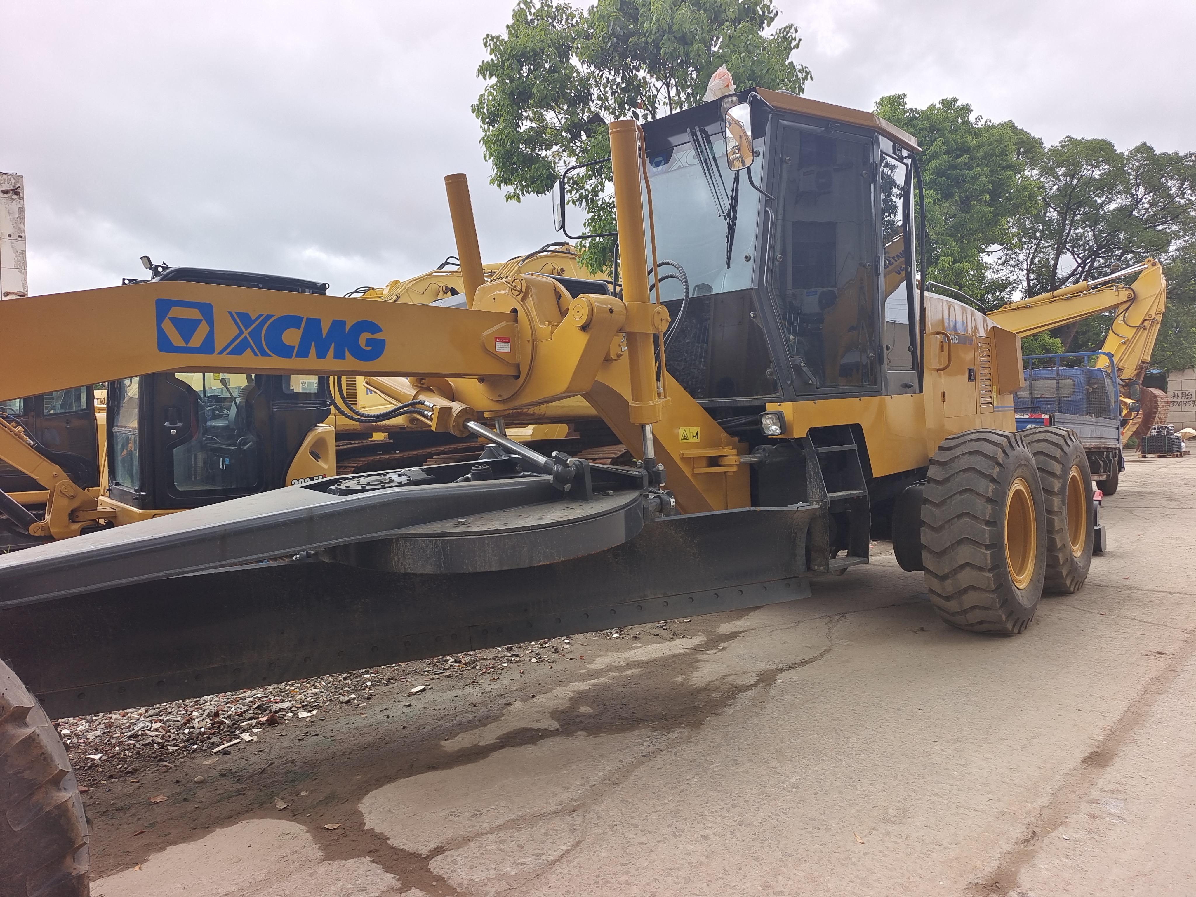 XCMG Brand Used 220HP Gr2153 Motor Graders Equipment China Tractor Road Wheel Motor Grader Price for Sale