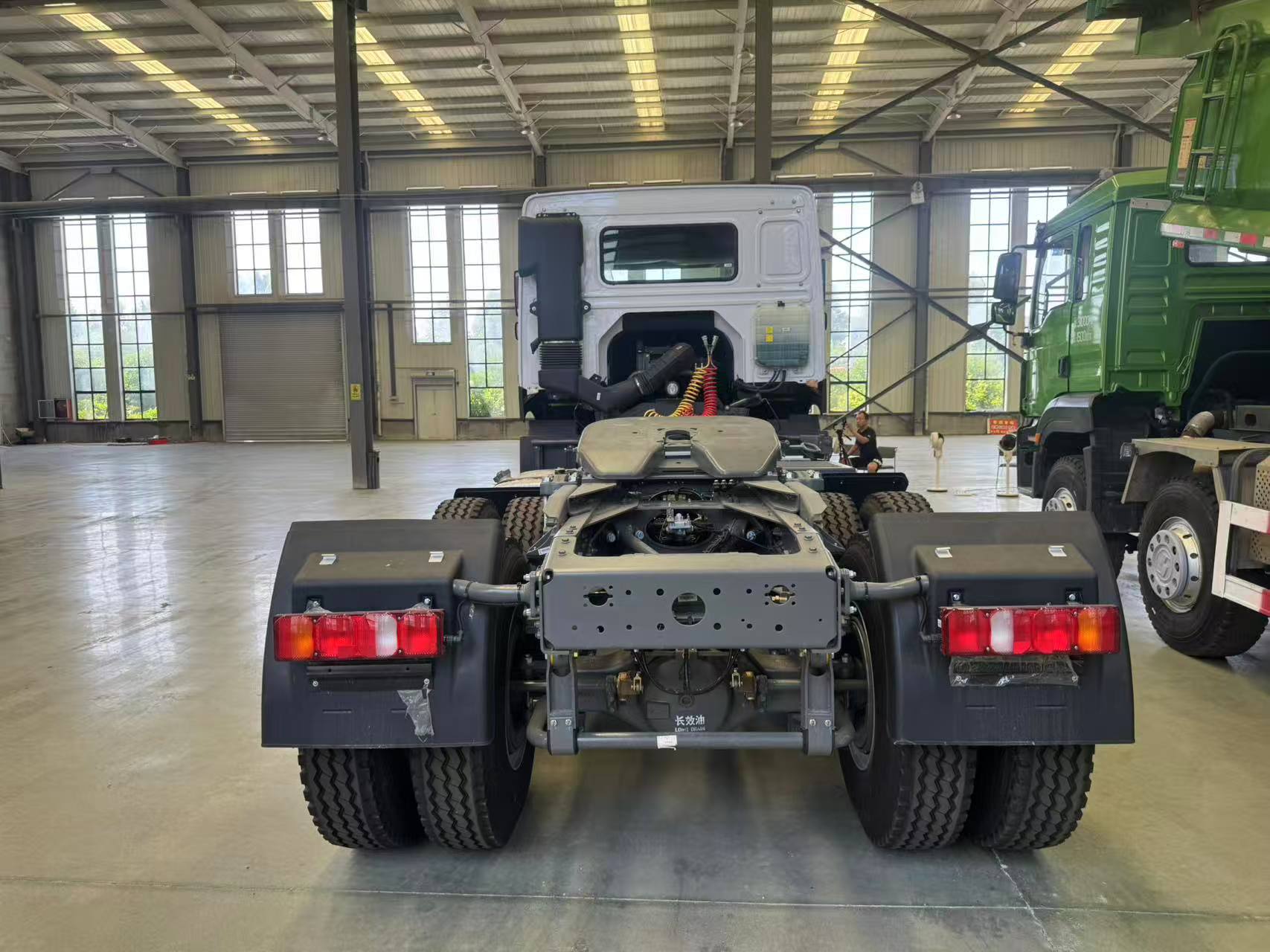 SINOTRUK HOWO 6×4 400HP Special Engineering Chassis