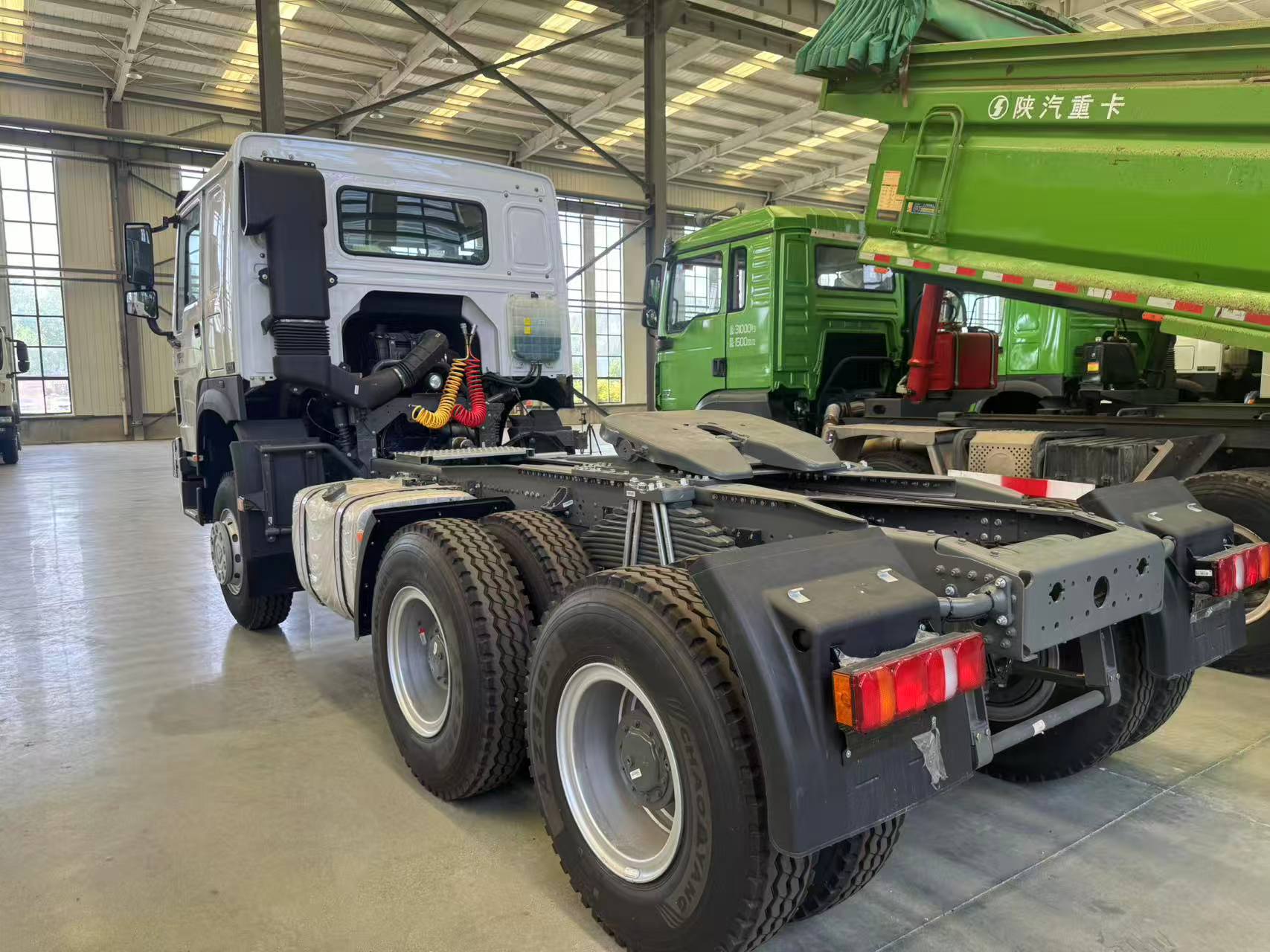 SINOTRUK HOWO 6×4 400HP Special Engineering Chassis