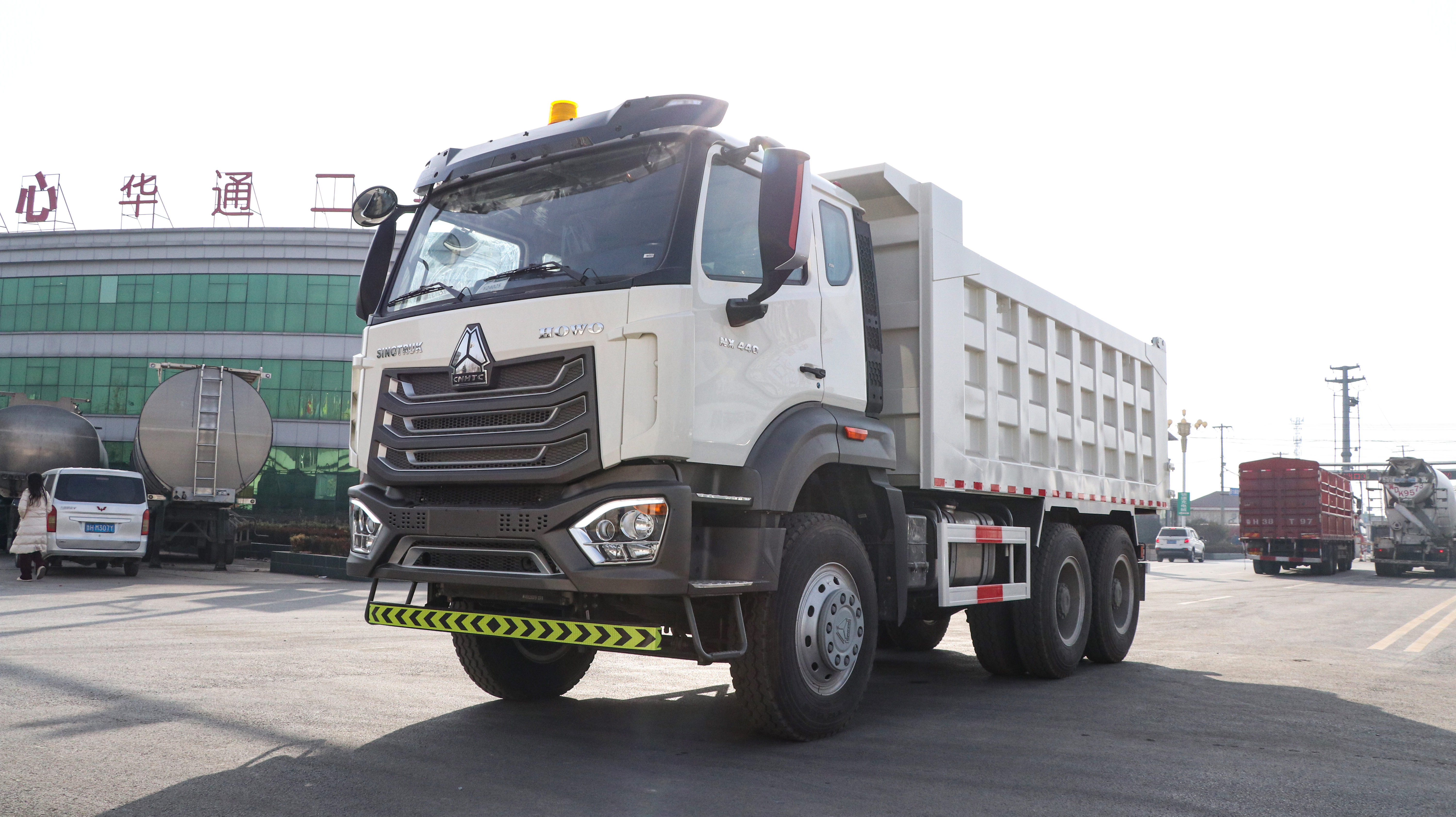 SINOTRUK HOWO NX 6×4 440HP Dump Tipper Truck