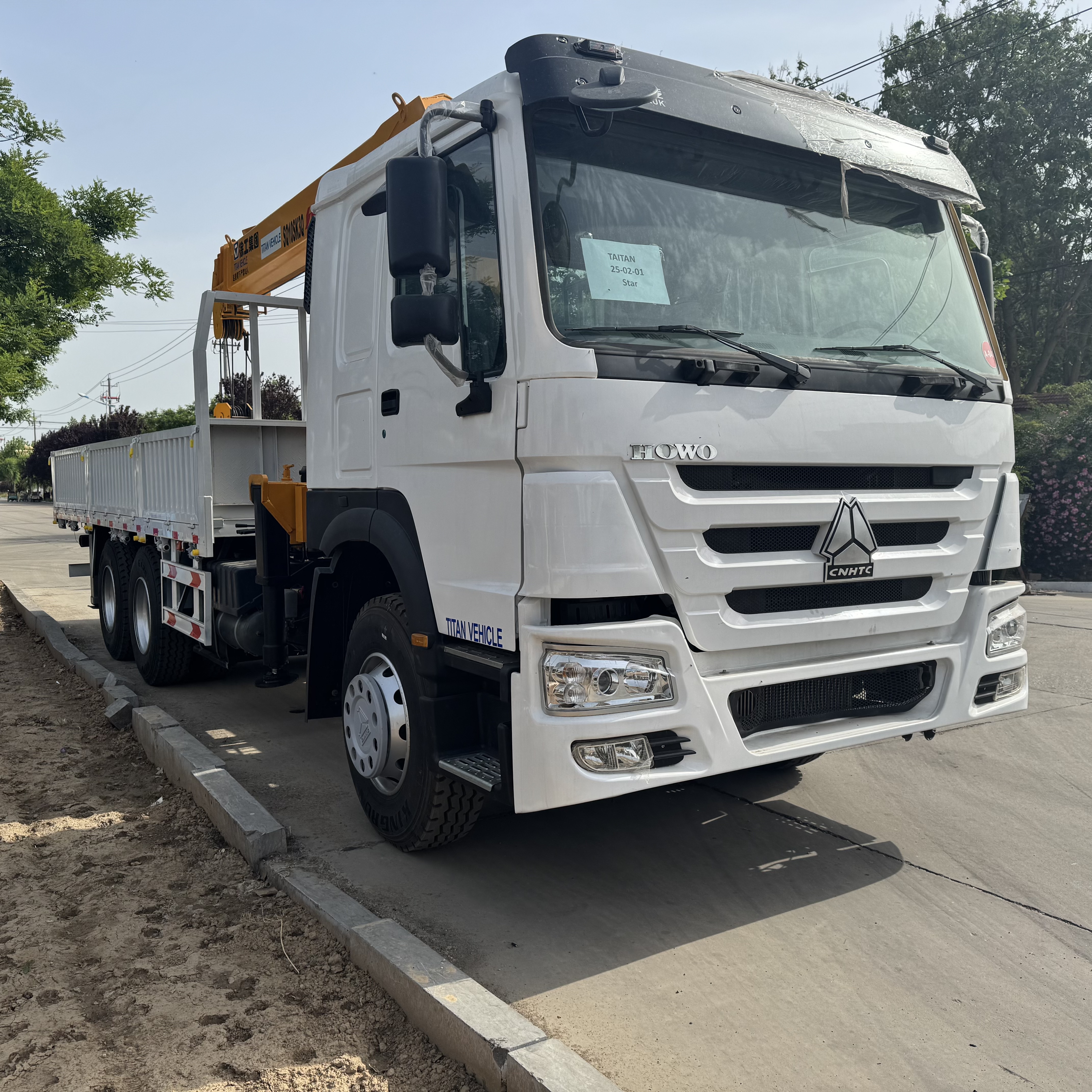 Sinotruk HOWO 6×4 XCMG Telescopic Boom Truck Mounted Crane