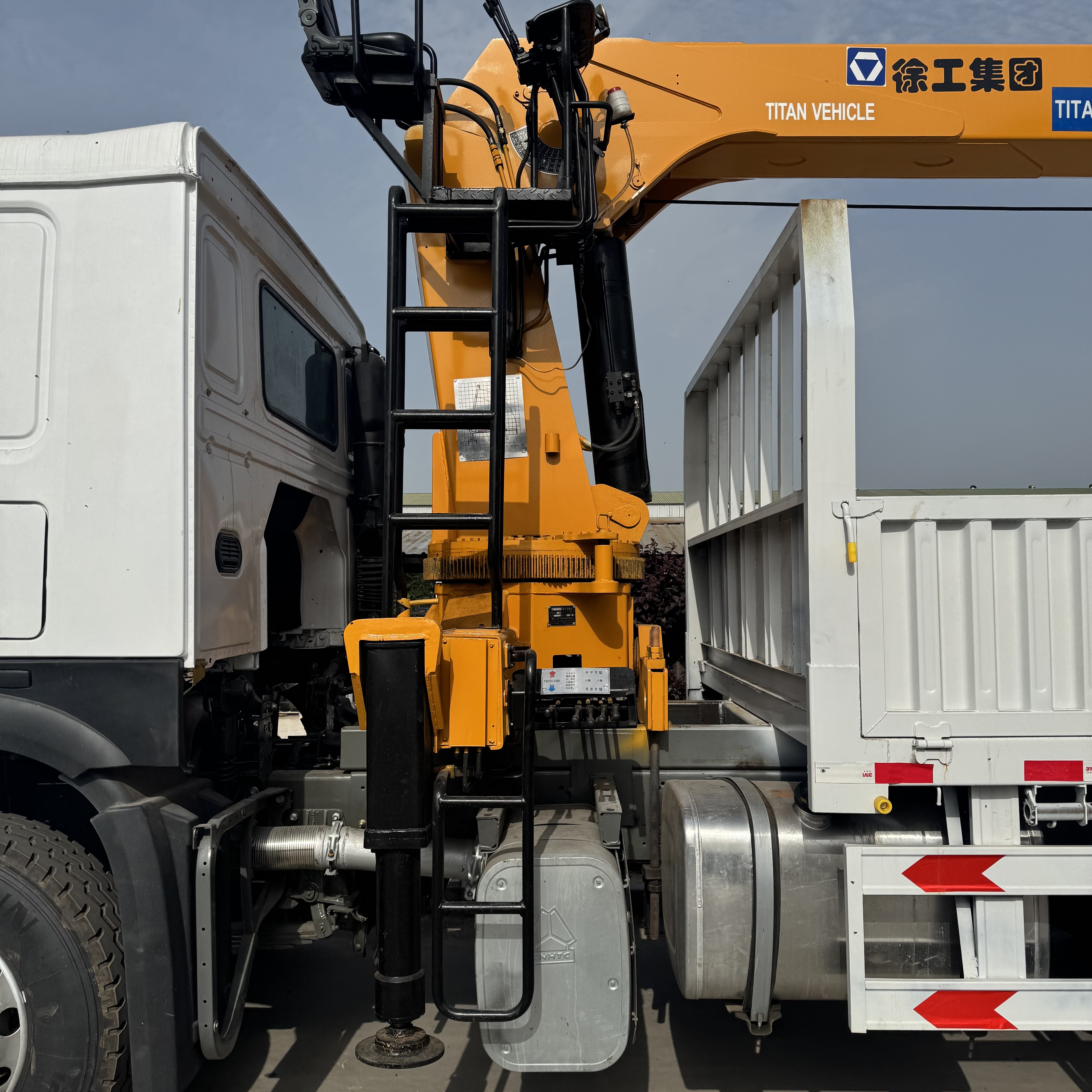 Sinotruk HOWO 6×4 XCMG Telescopic Boom Truck Mounted Crane