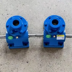 The screw jack is a mechanical device that drives the screw to perform linear motion through worm gear transmission