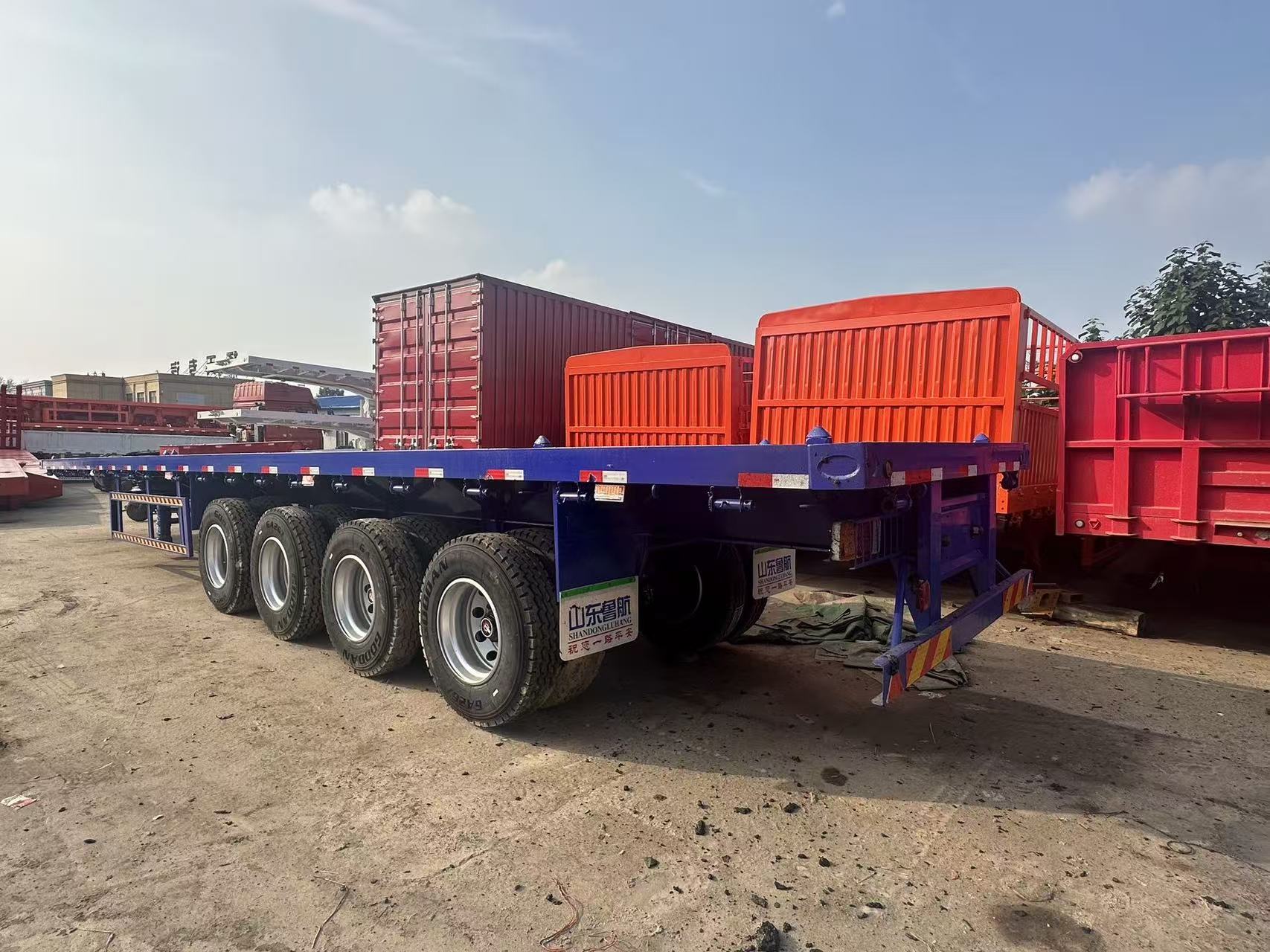 13-meter four-line eight-axle flatbed semi-trailer