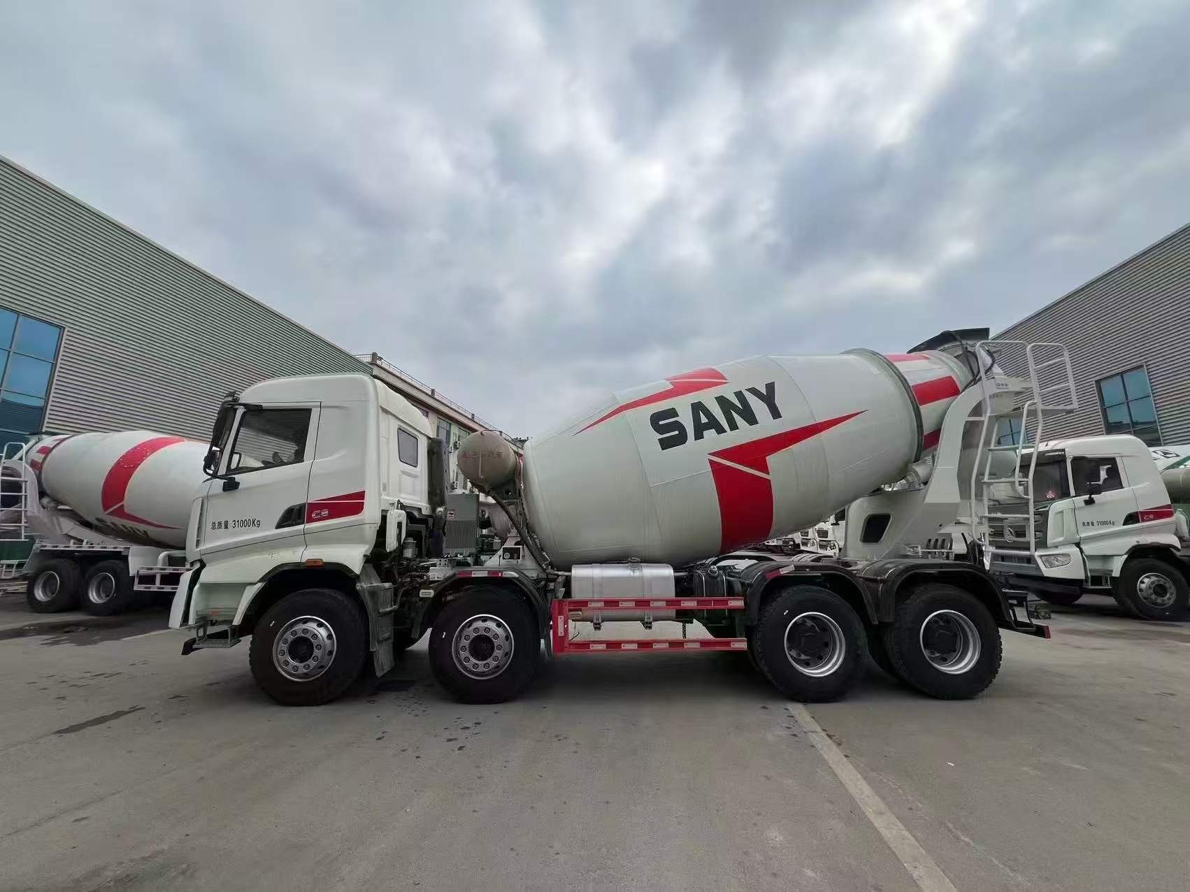 SANY 8×4 12 cubic meter concrete mixer truck