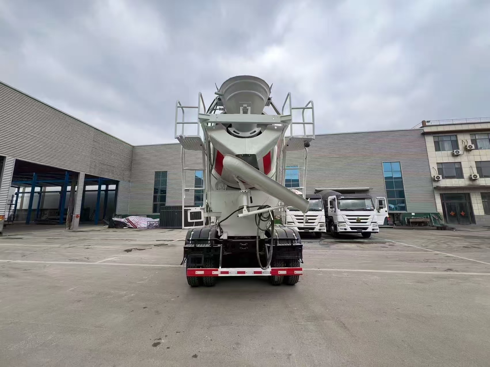 SANY 8×4 12 cubic meter concrete mixer truck