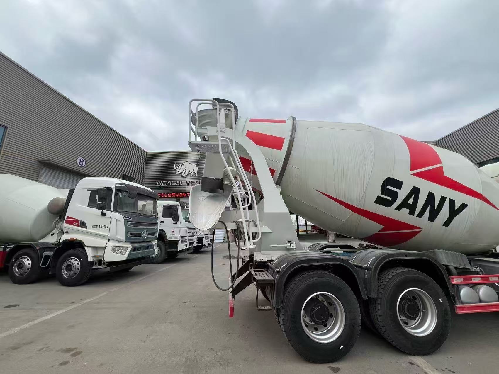 SANY 8×4 12 cubic meter concrete mixer truck