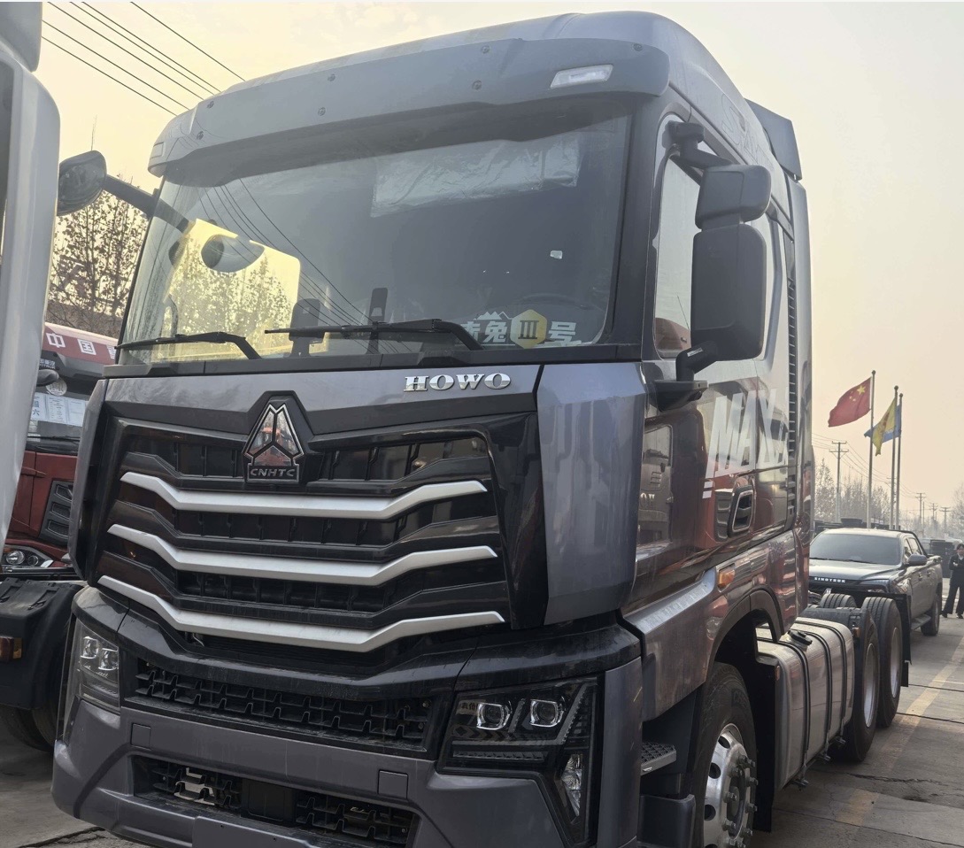 SINOTRUK HOWO MAX 6×4 Heavy Duty Tractor Head Truck