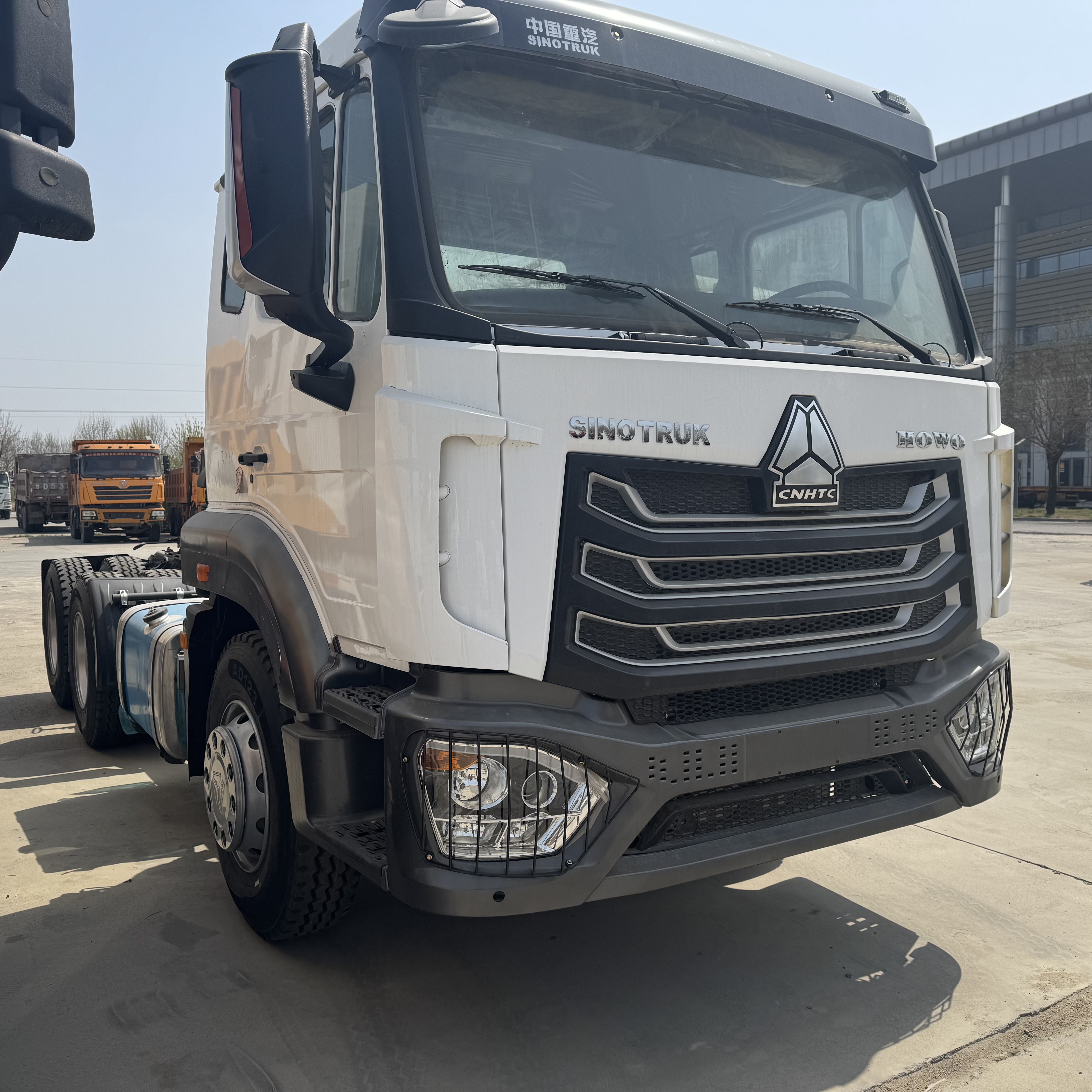 SINOTRUK HOWO NX 6×4 Heavy Duty Tractor Head Truck