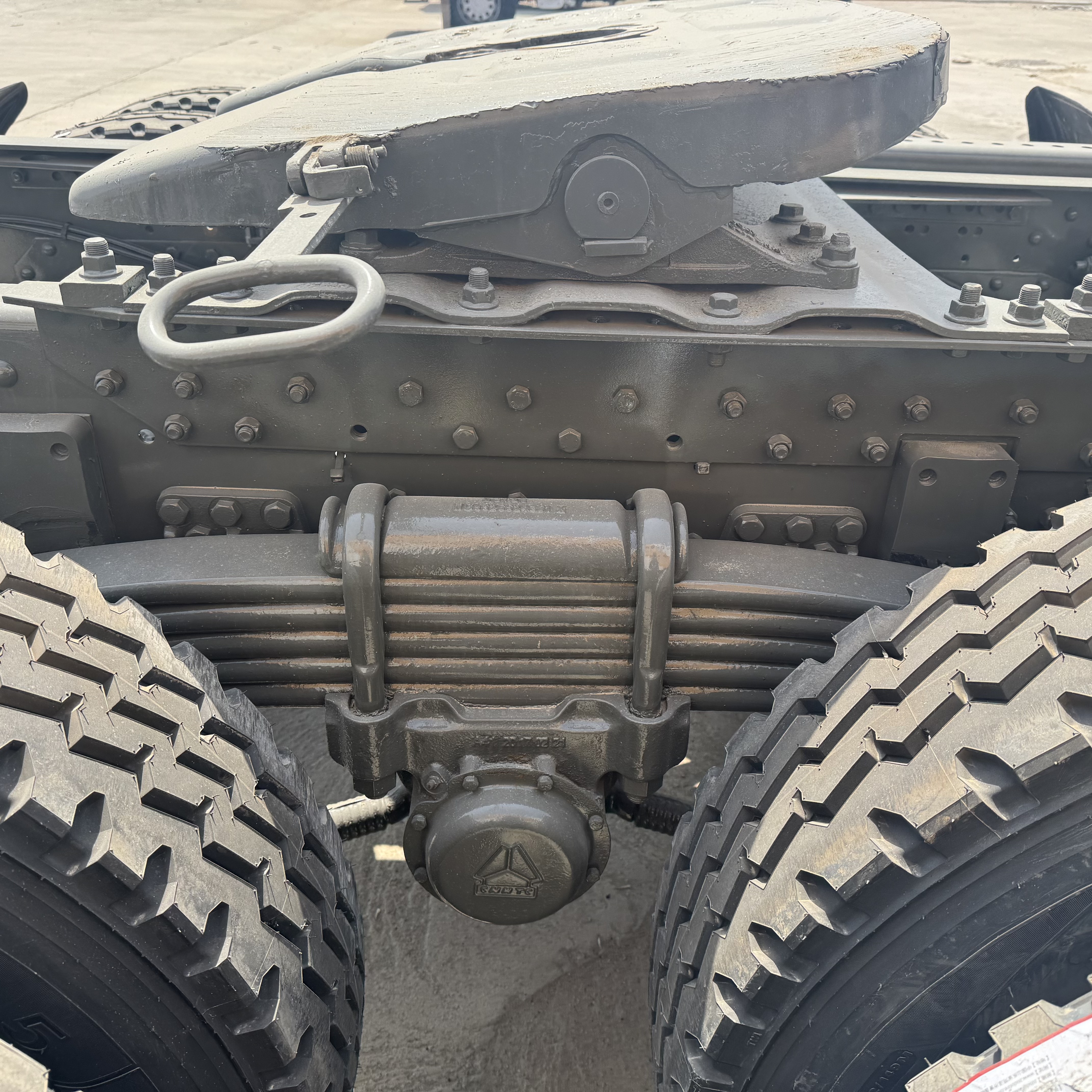 SINOTRUK HOWO NX 6×4 Heavy Duty Tractor Head Truck