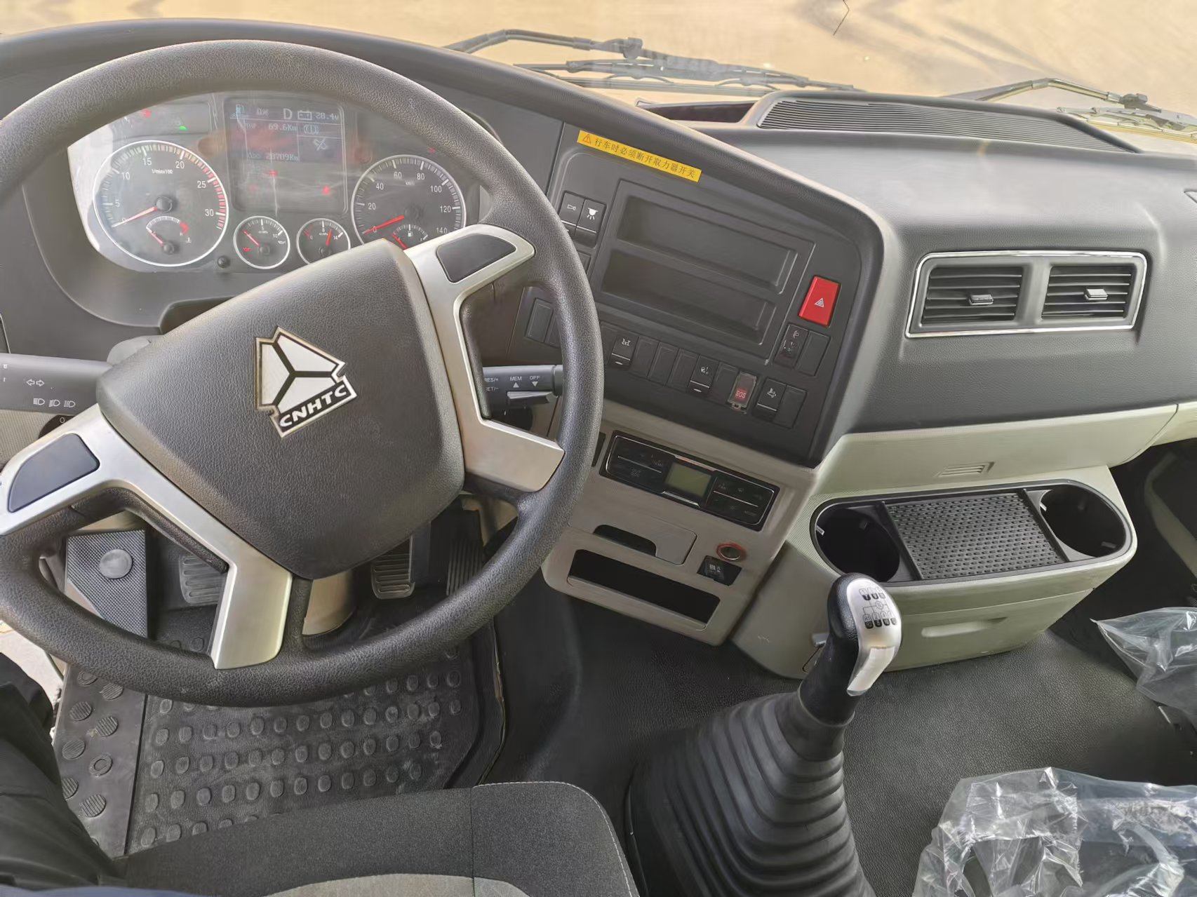 SINOTRUK HOWO NX 8×4 Heavy Duty Mining Dump Truck